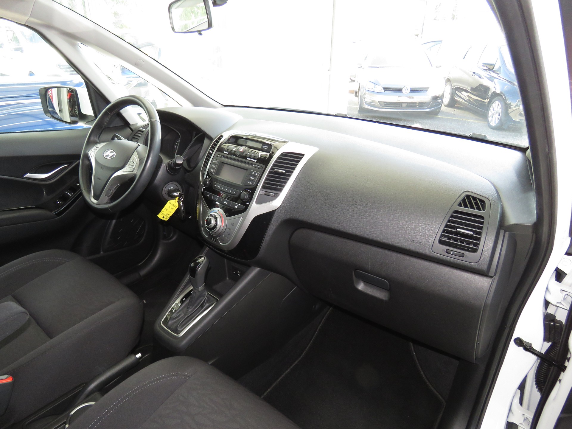 HYUNDAI iX20 1.6 Amplia Automat-image-11