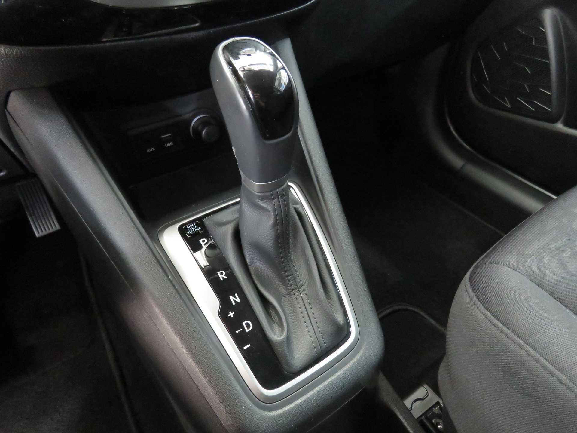 HYUNDAI iX20 1.6 Amplia Automat-image-14