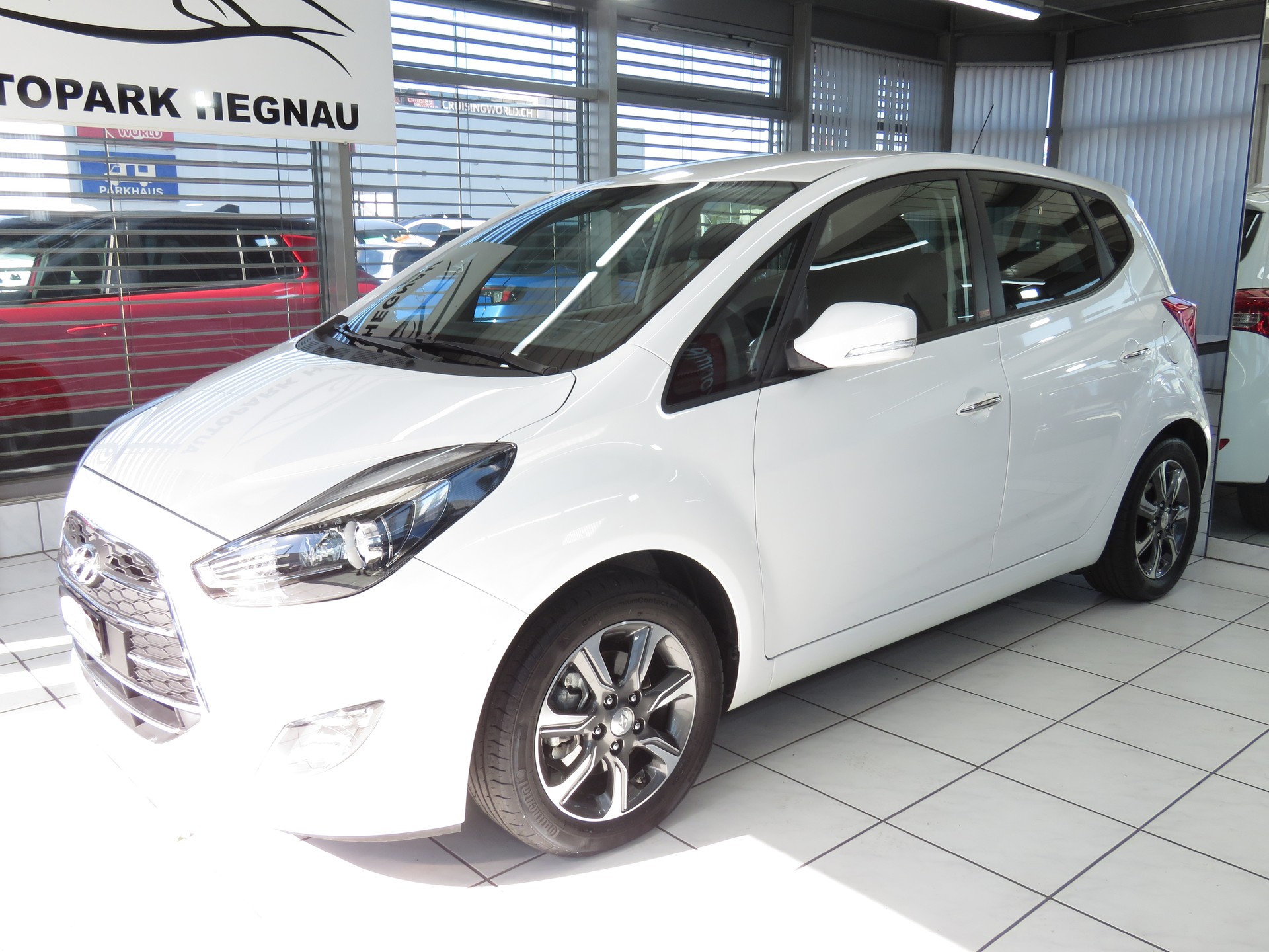 HYUNDAI iX20 1.6 Amplia Automat-image-0