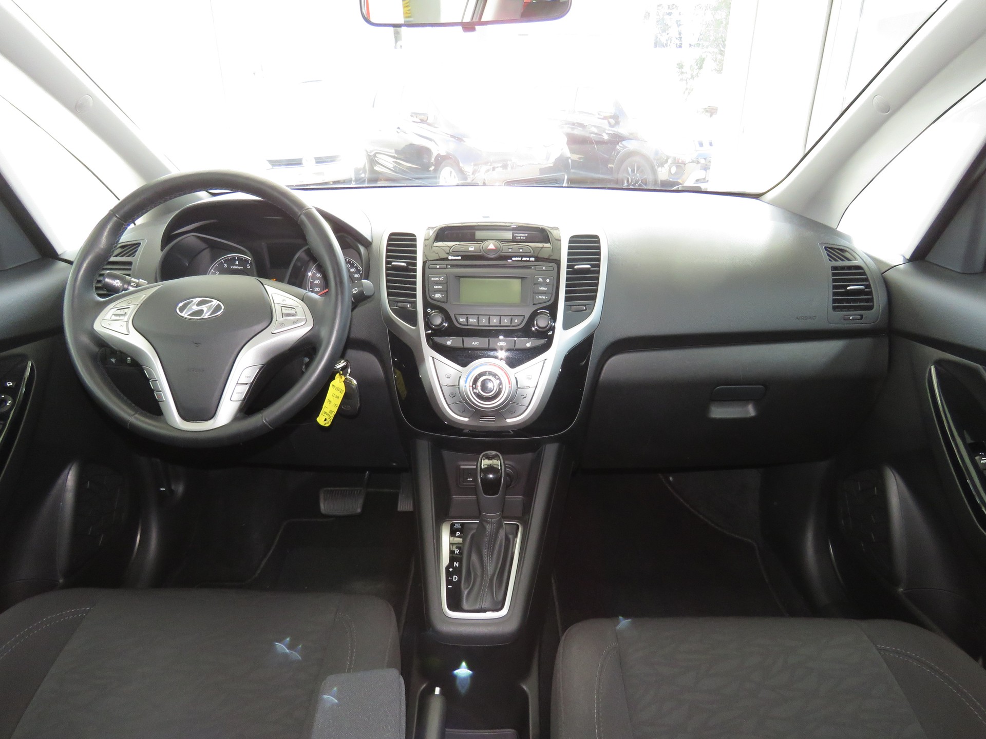 HYUNDAI iX20 1.6 Amplia Automat-image-13