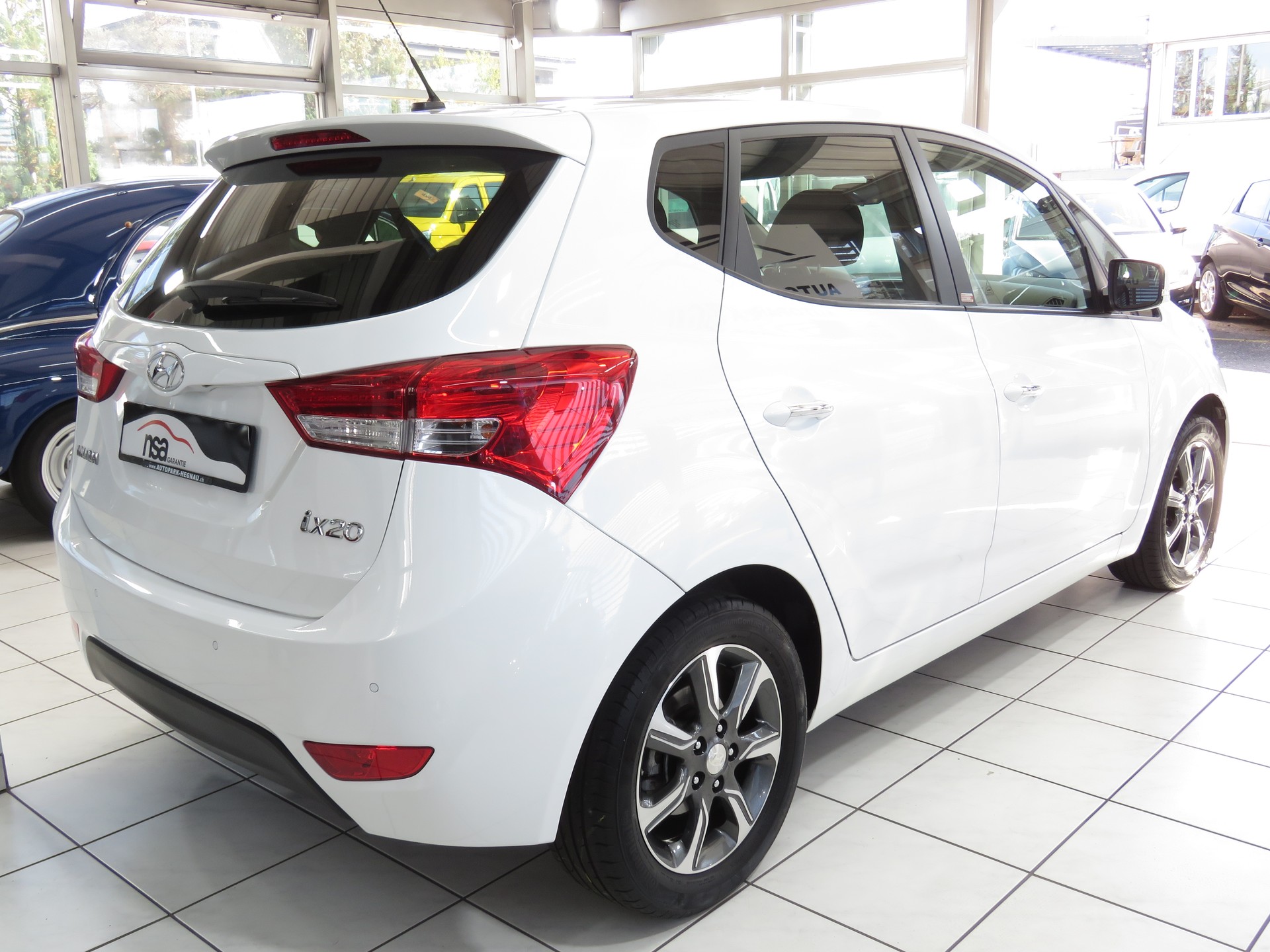 HYUNDAI iX20 1.6 Amplia Automat-image-4
