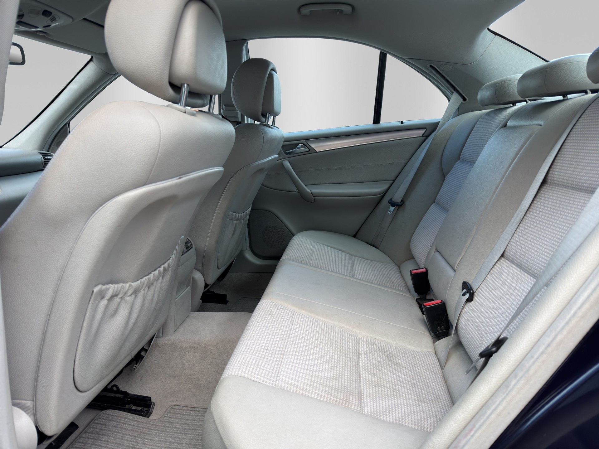 MERCEDES-BENZ C 230 Avantgarde-image-13