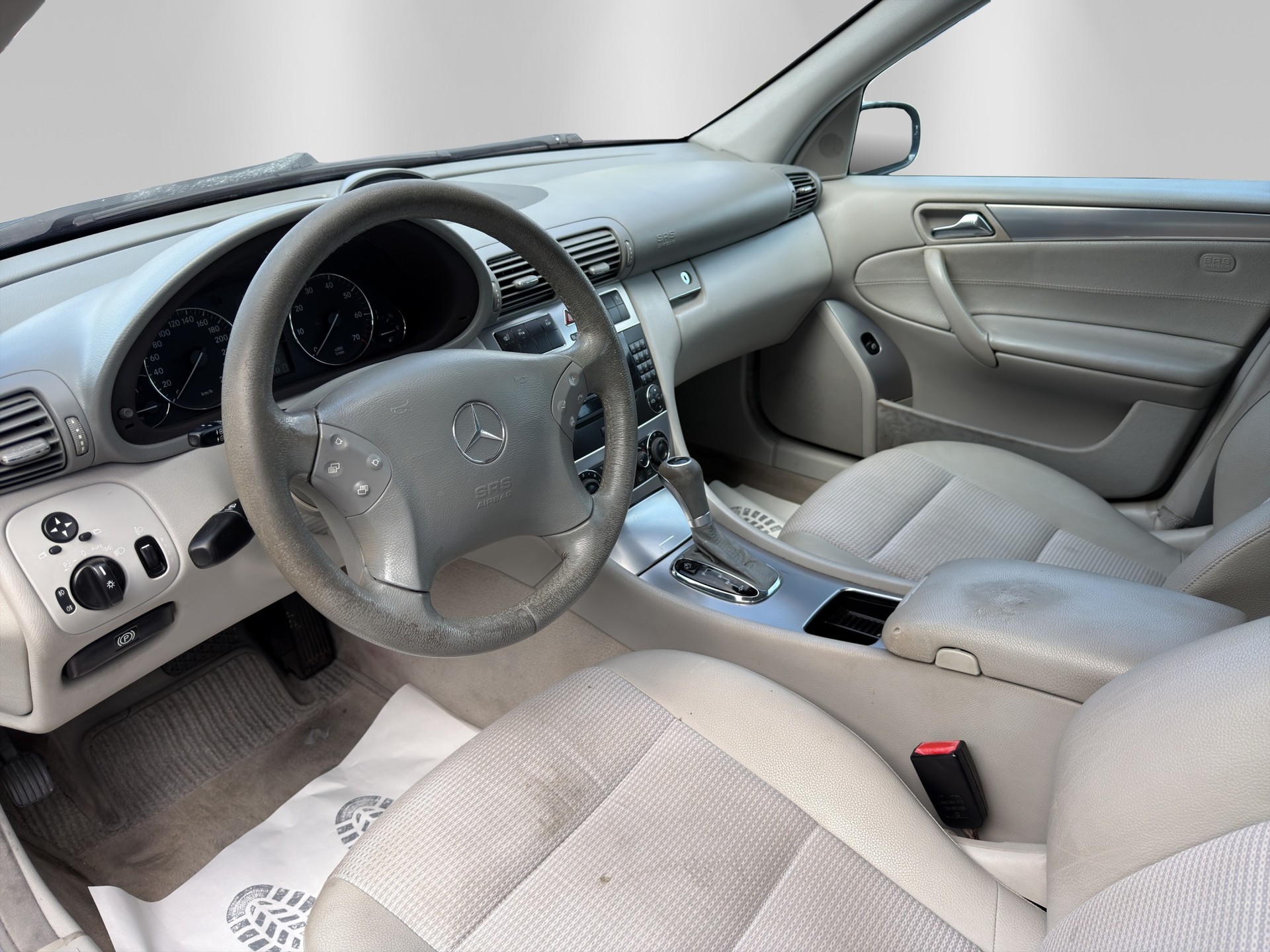 MERCEDES-BENZ C 230 Avantgarde-image-7