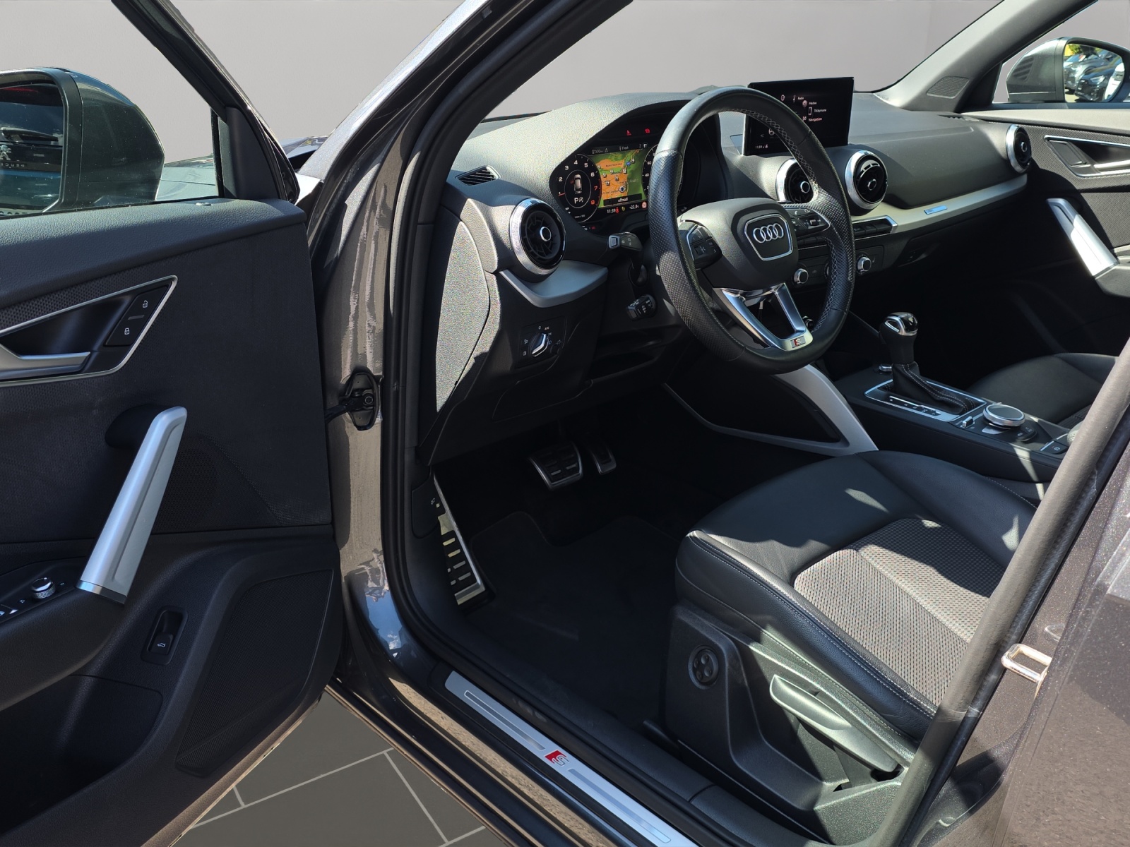 AUDI Q2 35 TFSI S line S-tronic-image-6