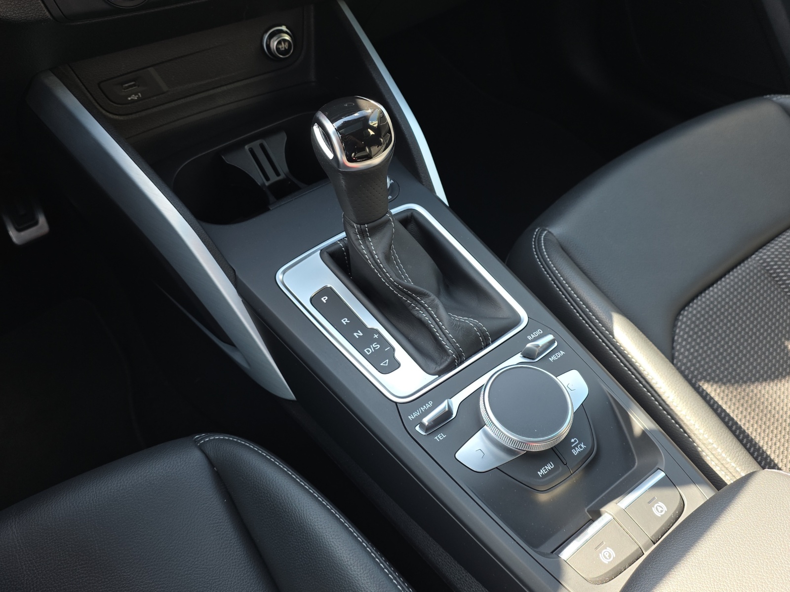 AUDI Q2 35 TFSI S line S-tronic-image-12