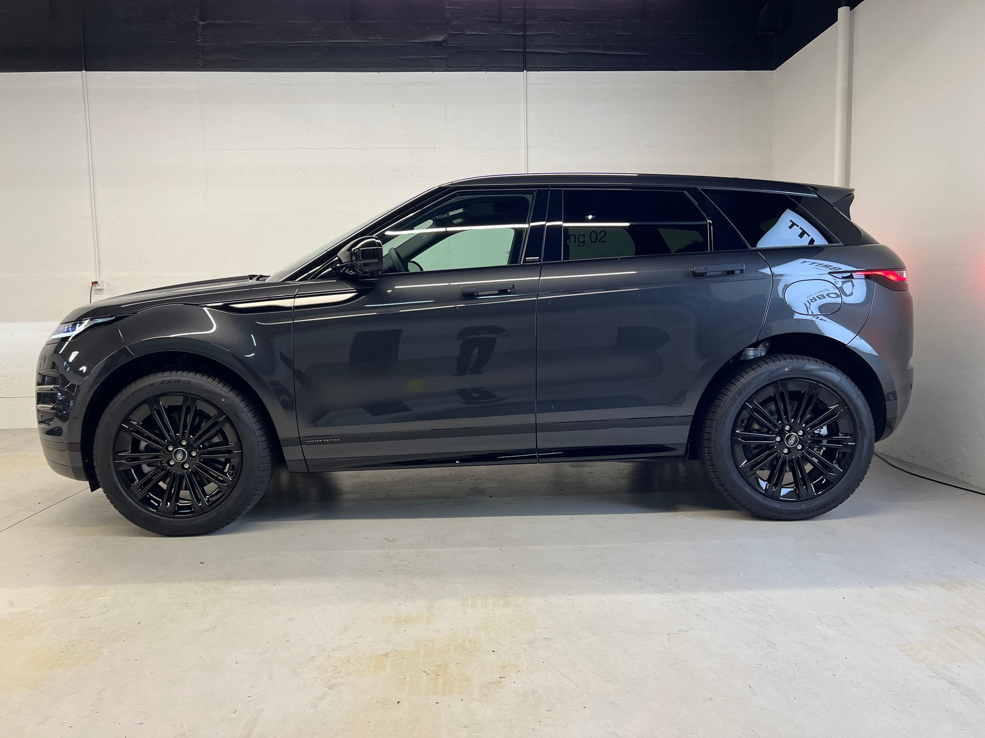 LAND ROVER Range Rover Evoque 1.5 T 270e Hoxton Edition-image-7