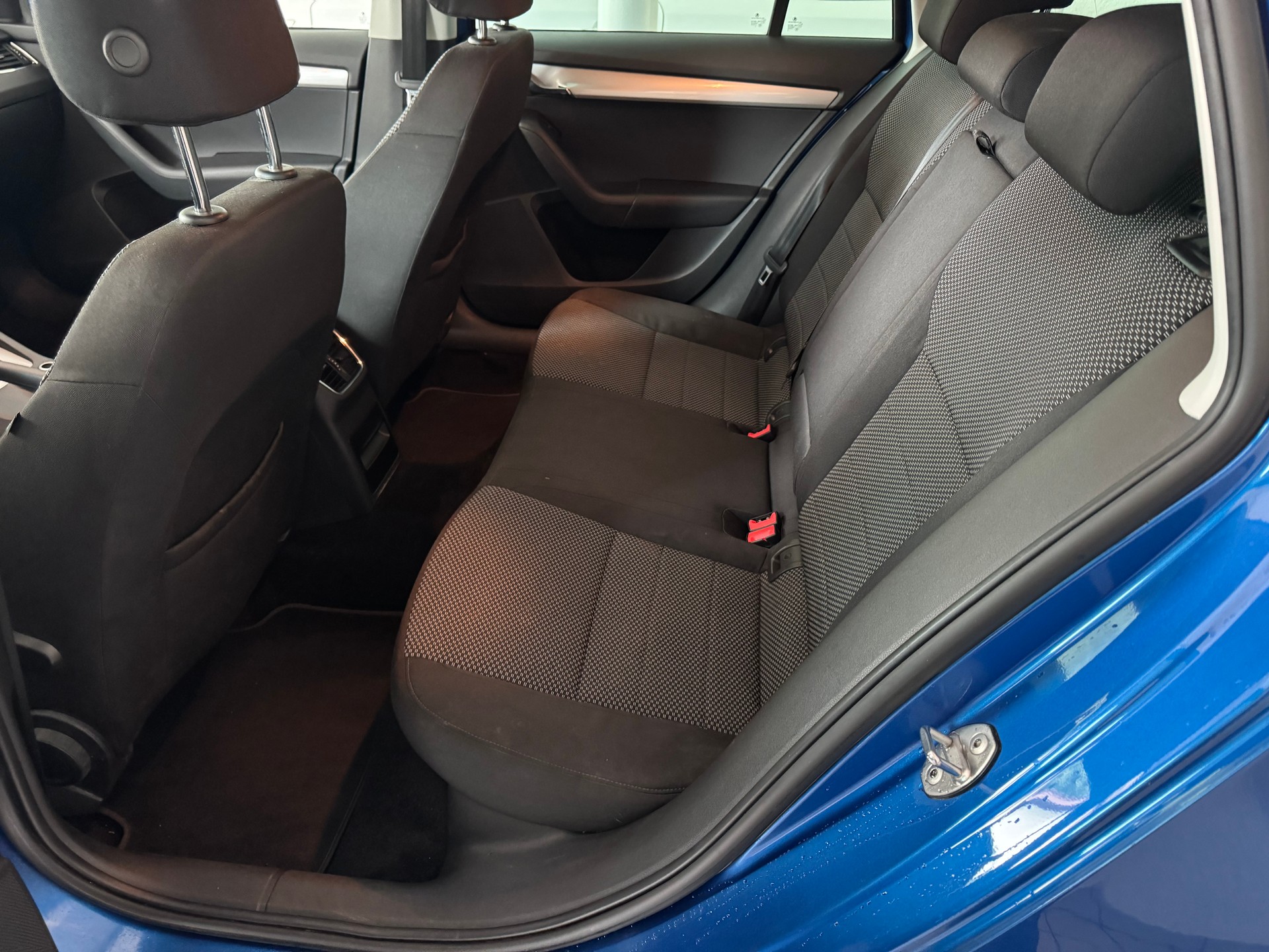 SKODA Octavia Combi 1.8 TSI Ambition 4x4 DSG-image-11