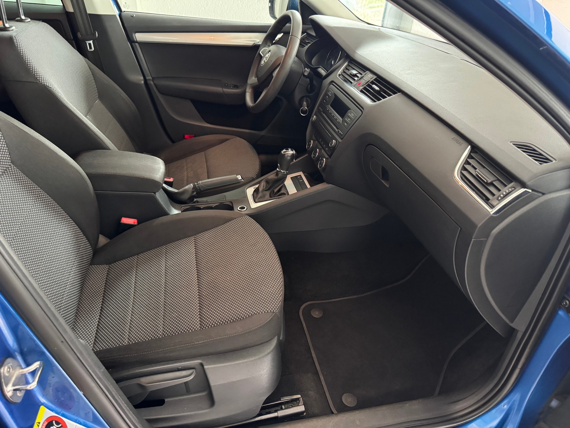 SKODA Octavia Combi 1.8 TSI Ambition 4x4 DSG-image-10