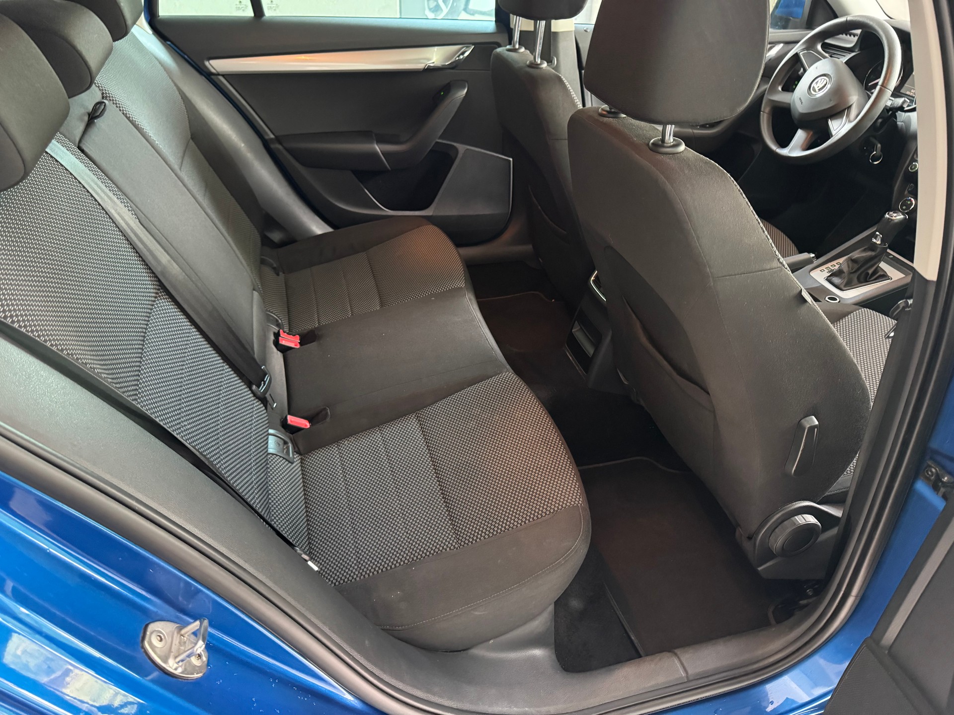 SKODA Octavia Combi 1.8 TSI Ambition 4x4 DSG-image-12