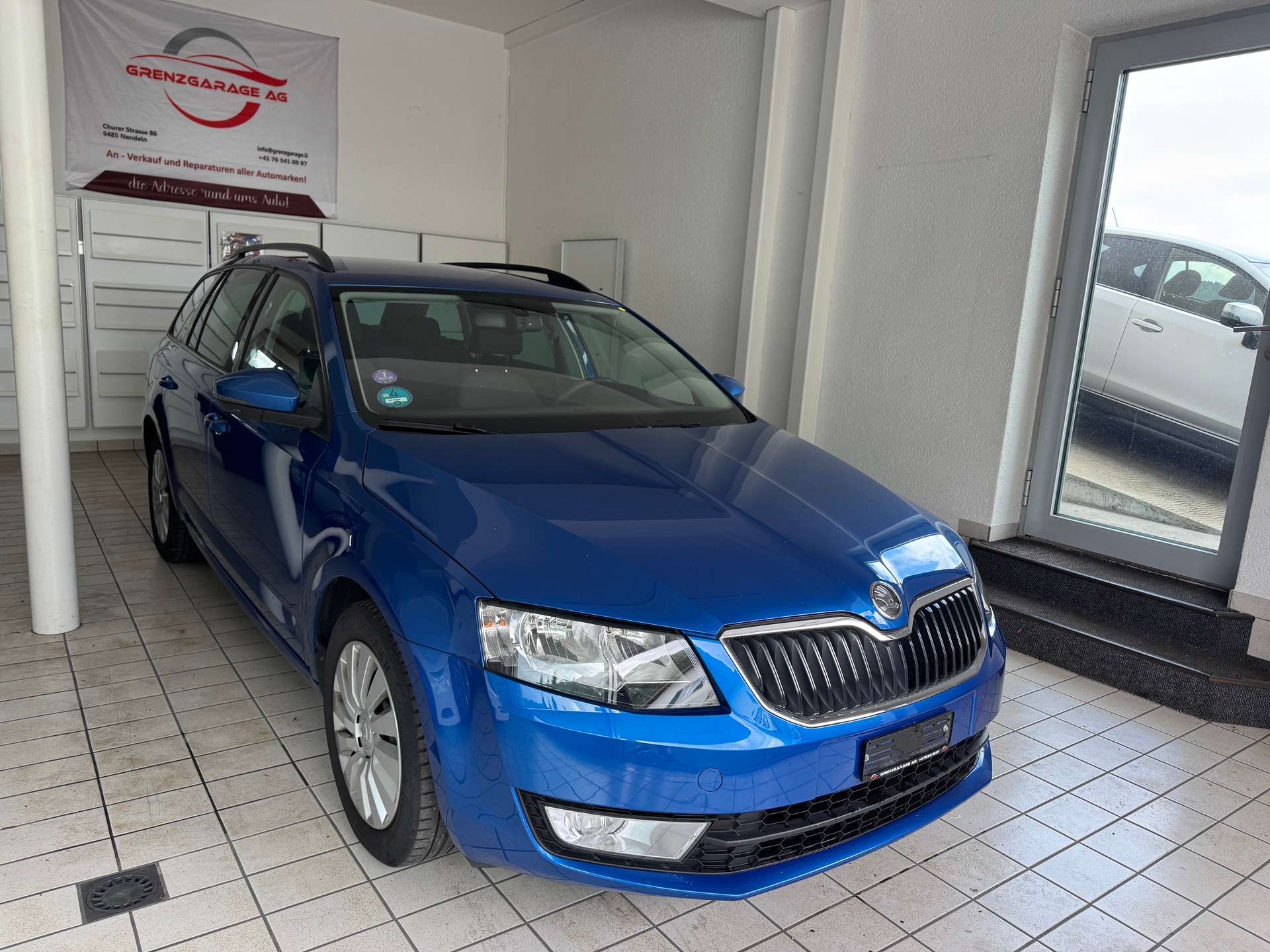 SKODA Octavia Combi 1.8 TSI Ambition 4x4 DSG-image-1