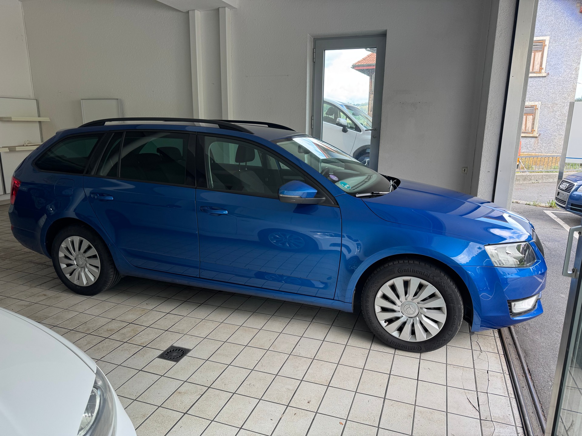 SKODA Octavia Combi 1.8 TSI Ambition 4x4 DSG-image-4