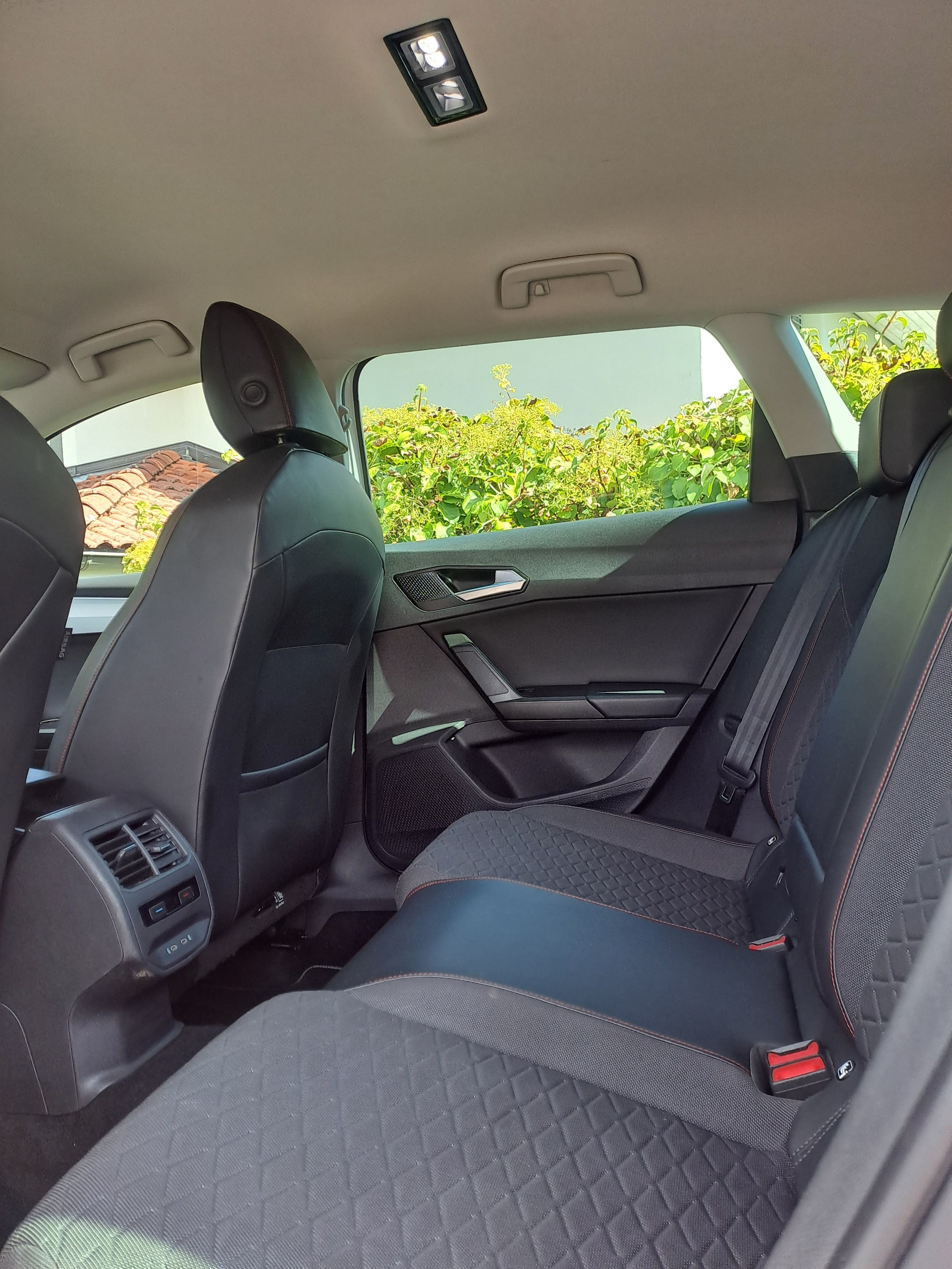 SEAT 1.5 eTSI 150 FR DSG-image-13