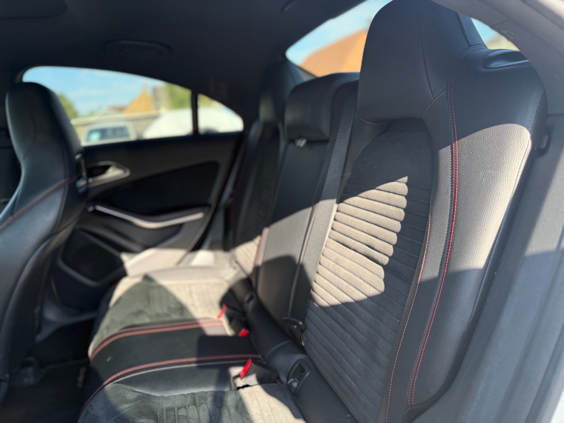 MERCEDES-BENZ CLA 220 d AMG Line 4Matic 7G-DCT-image-28