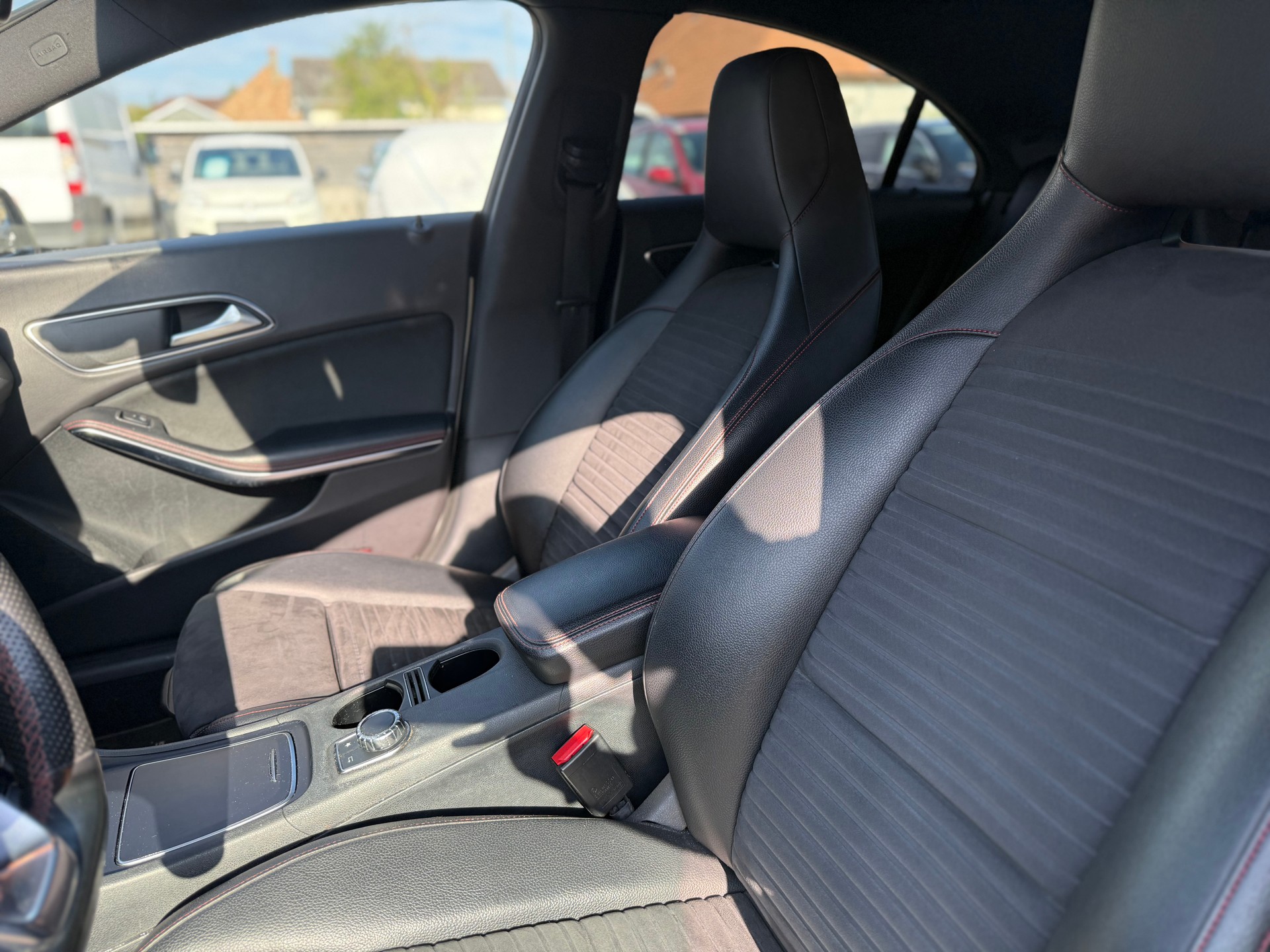 MERCEDES-BENZ CLA 220 d AMG Line 4Matic 7G-DCT-image-27