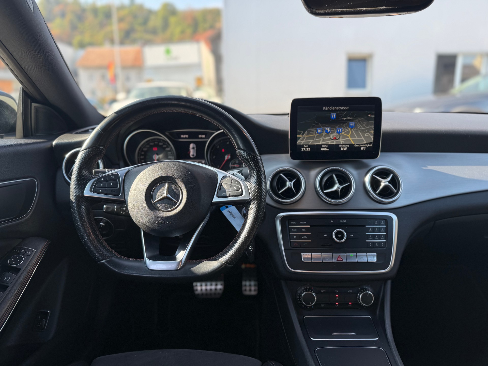 MERCEDES-BENZ CLA 220 d AMG Line 4Matic 7G-DCT-image-29