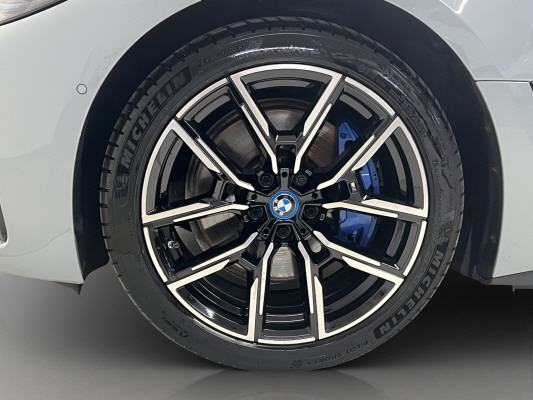 BMW i4 M50-image-7