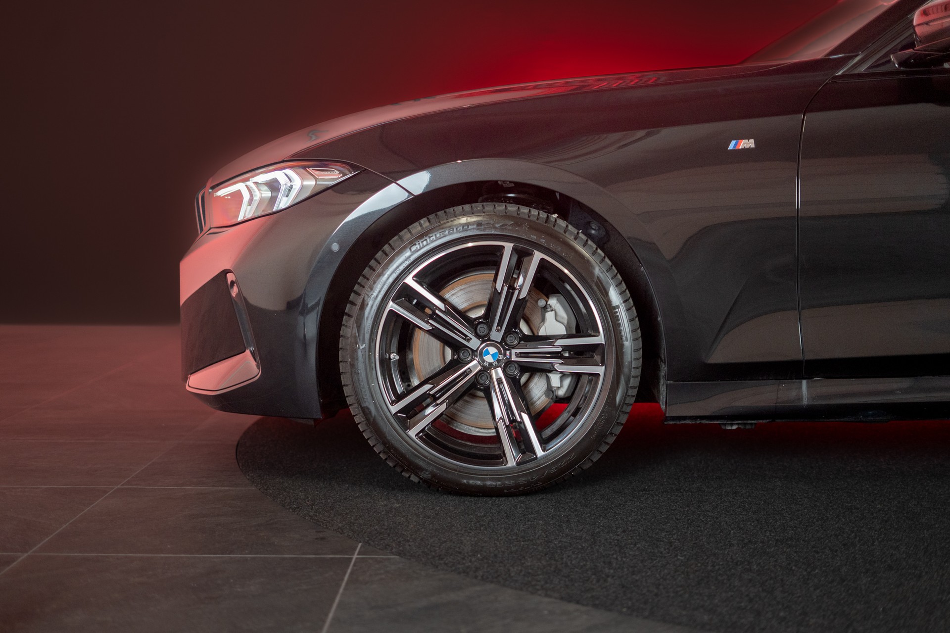 BMW 330d xDrive SAG / LCI / Glasdach / Rückfahrkamera / Ambientebeleuchtung-image-30