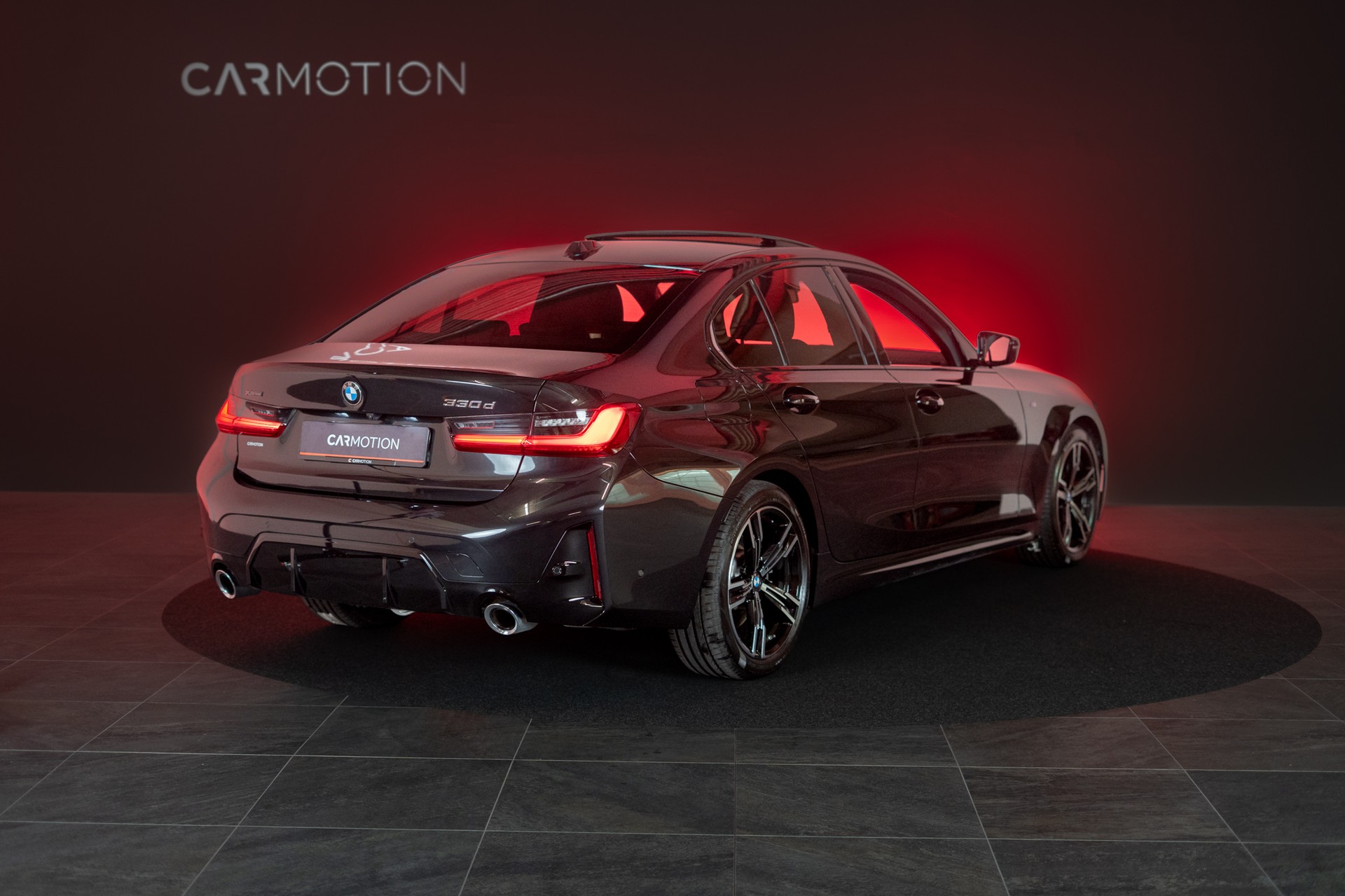BMW 330d xDrive SAG / LCI / Glasdach / Rückfahrkamera / Ambientebeleuchtung-image-3
