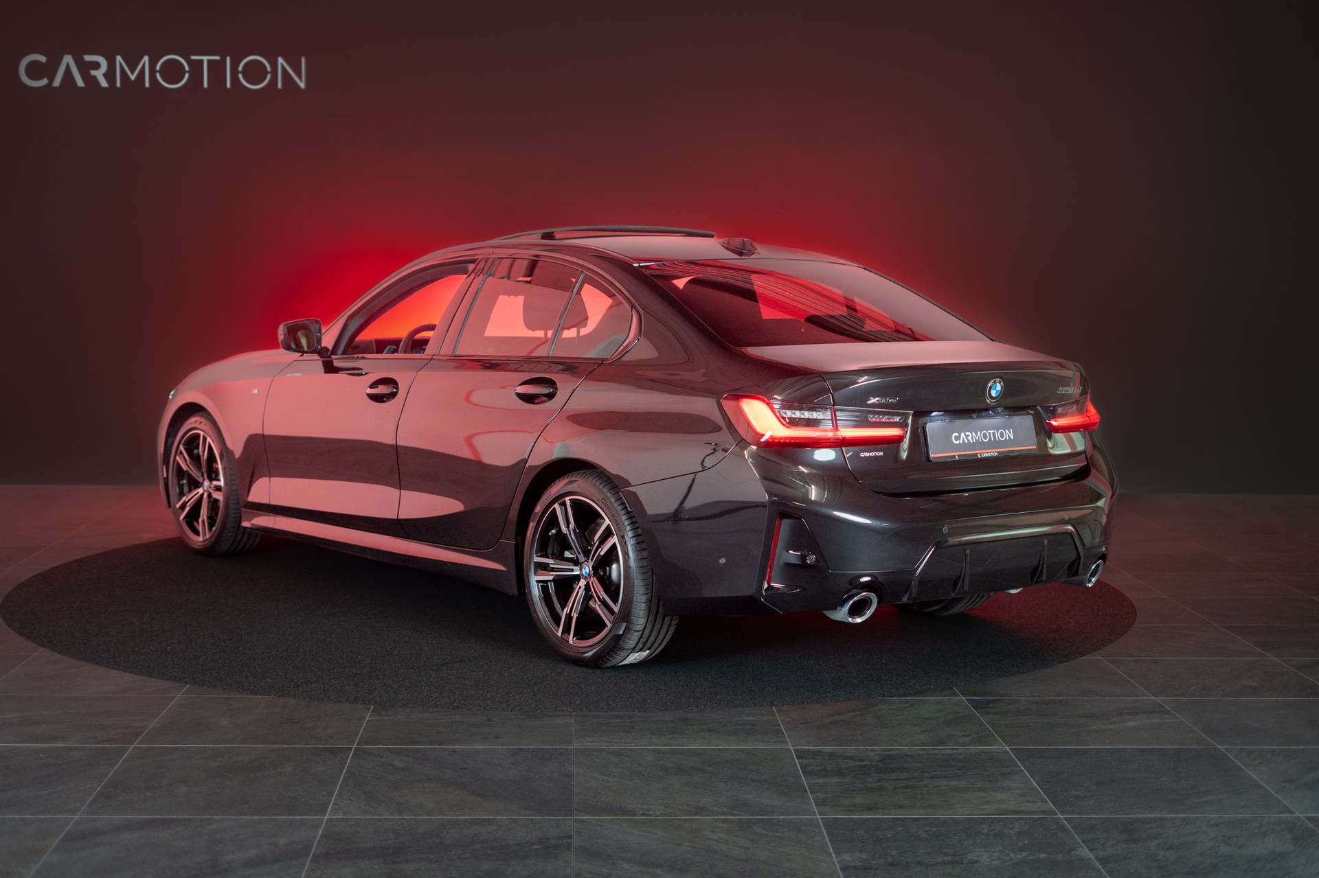 BMW 330d xDrive SAG / LCI / Glasdach / Rückfahrkamera / Ambientebeleuchtung-image-6