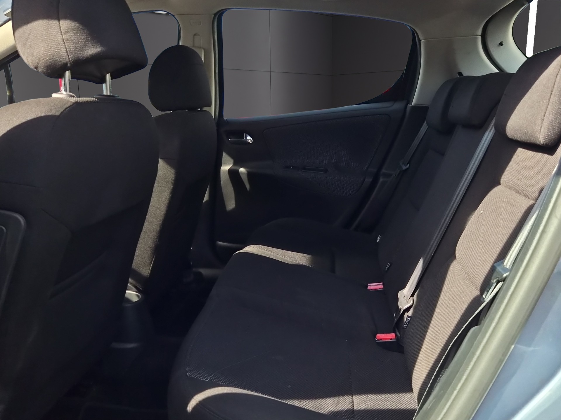 PEUGEOT 207 1.6 16V XT-image-11