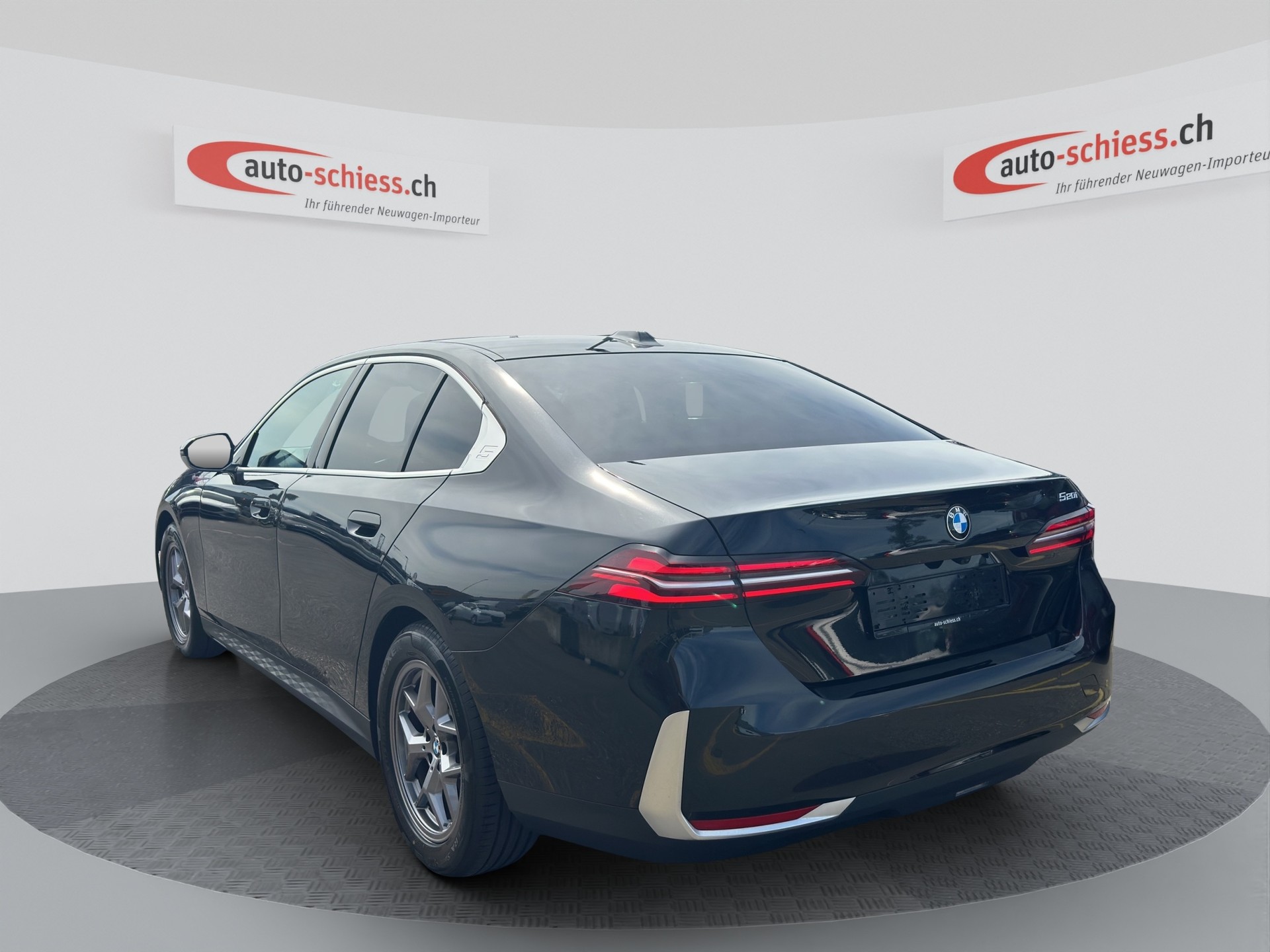 BMW 520i Steptronic-showroom-element-1
