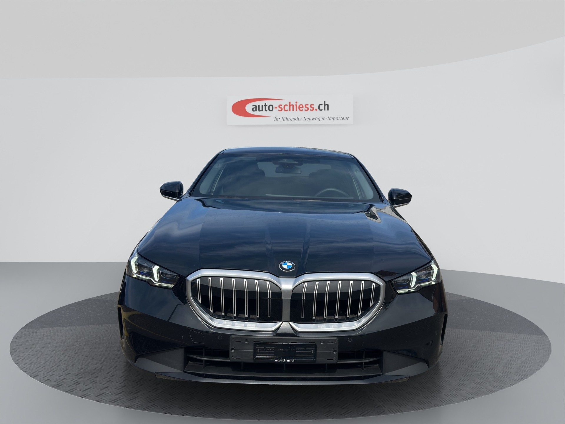 BMW 520i Steptronic-showroom-element-2