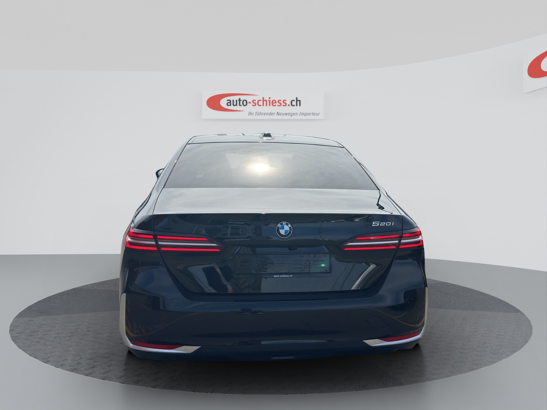 BMW 520i Steptronic-showroom-element-3