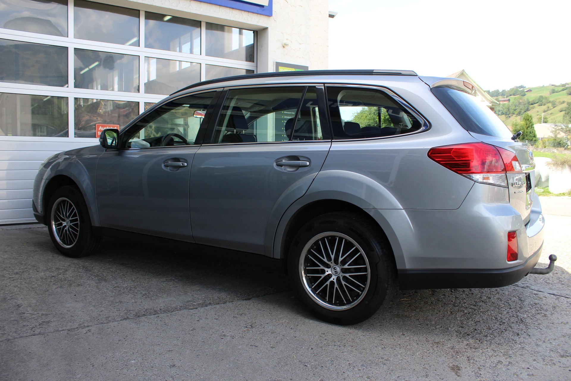 SUBARU Outback 2.5i Swiss-image-3