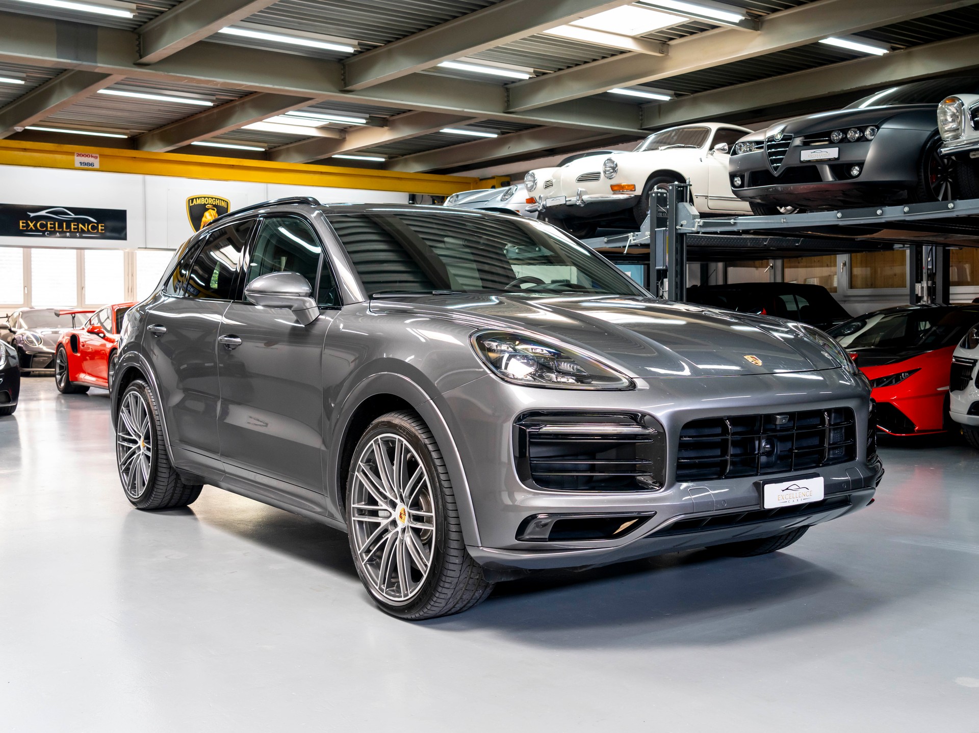 PORSCHE Cayenne GTS-showroom-element-2