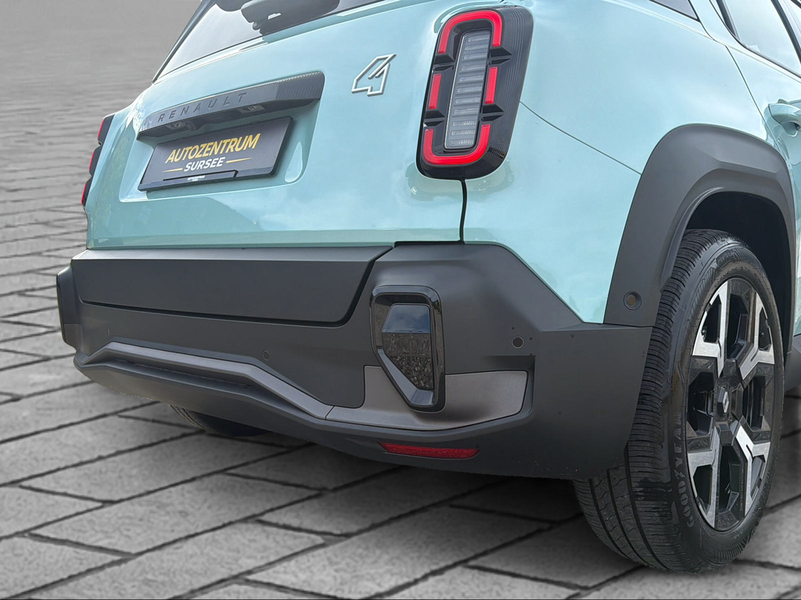 RENAULT R4 E-Tech Comfort Range techno-image-8