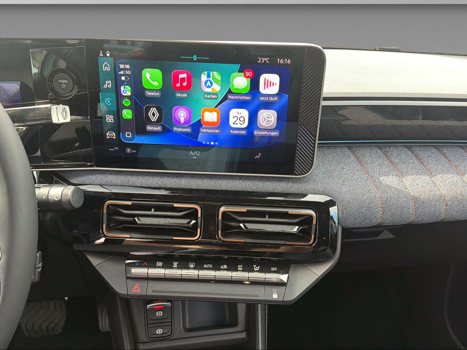RENAULT R4 E-Tech Comfort Range techno-image-18