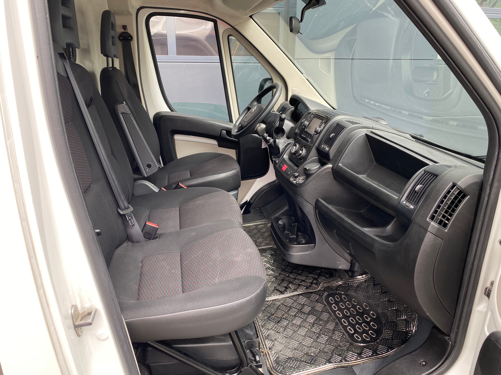 CITROEN Jumper 30 2.0 BlueHDi 130 Attraction L1H2-image-8