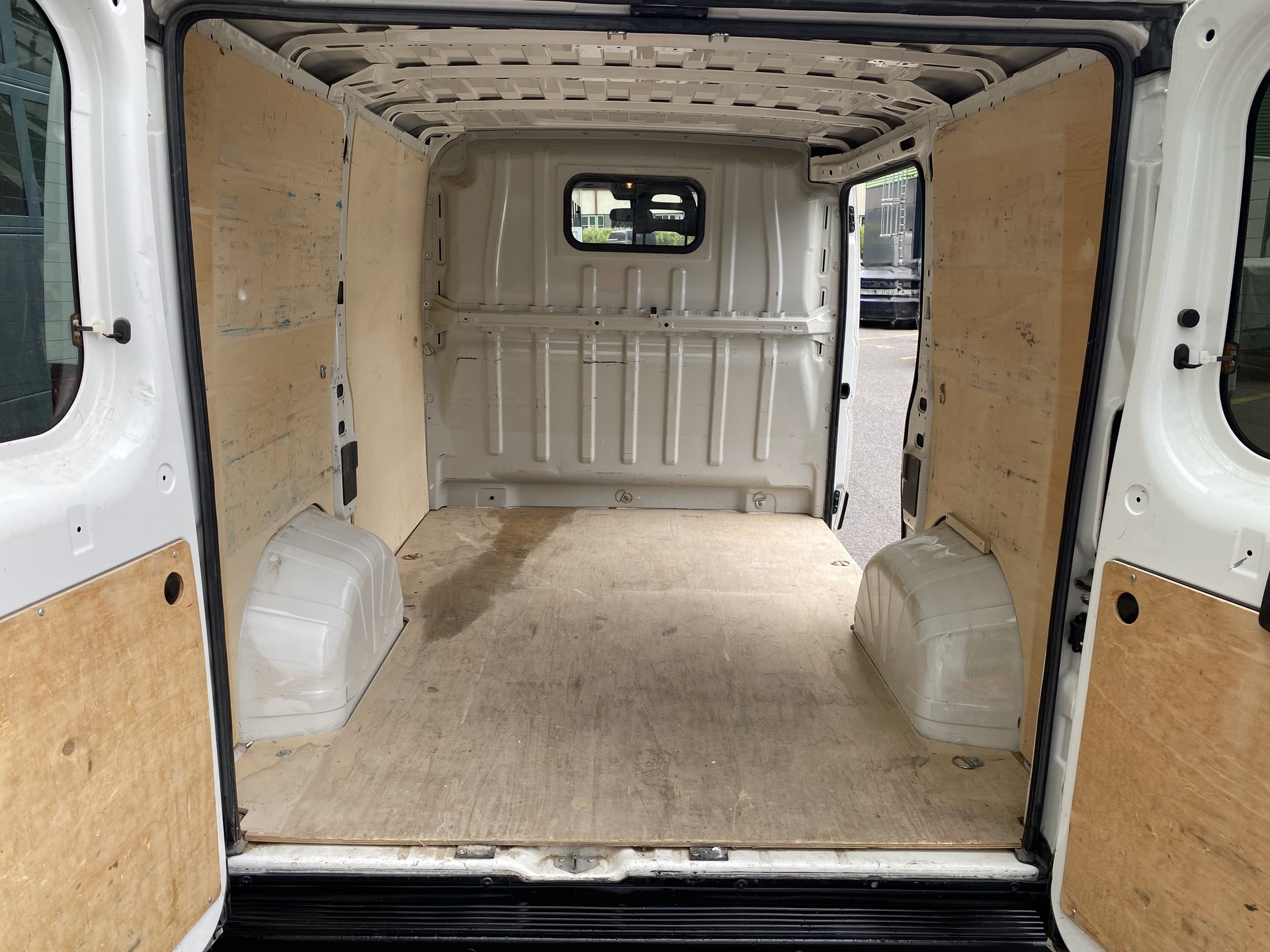 CITROEN Jumper 30 2.0 BlueHDi 130 Attraction L1H2-image-11