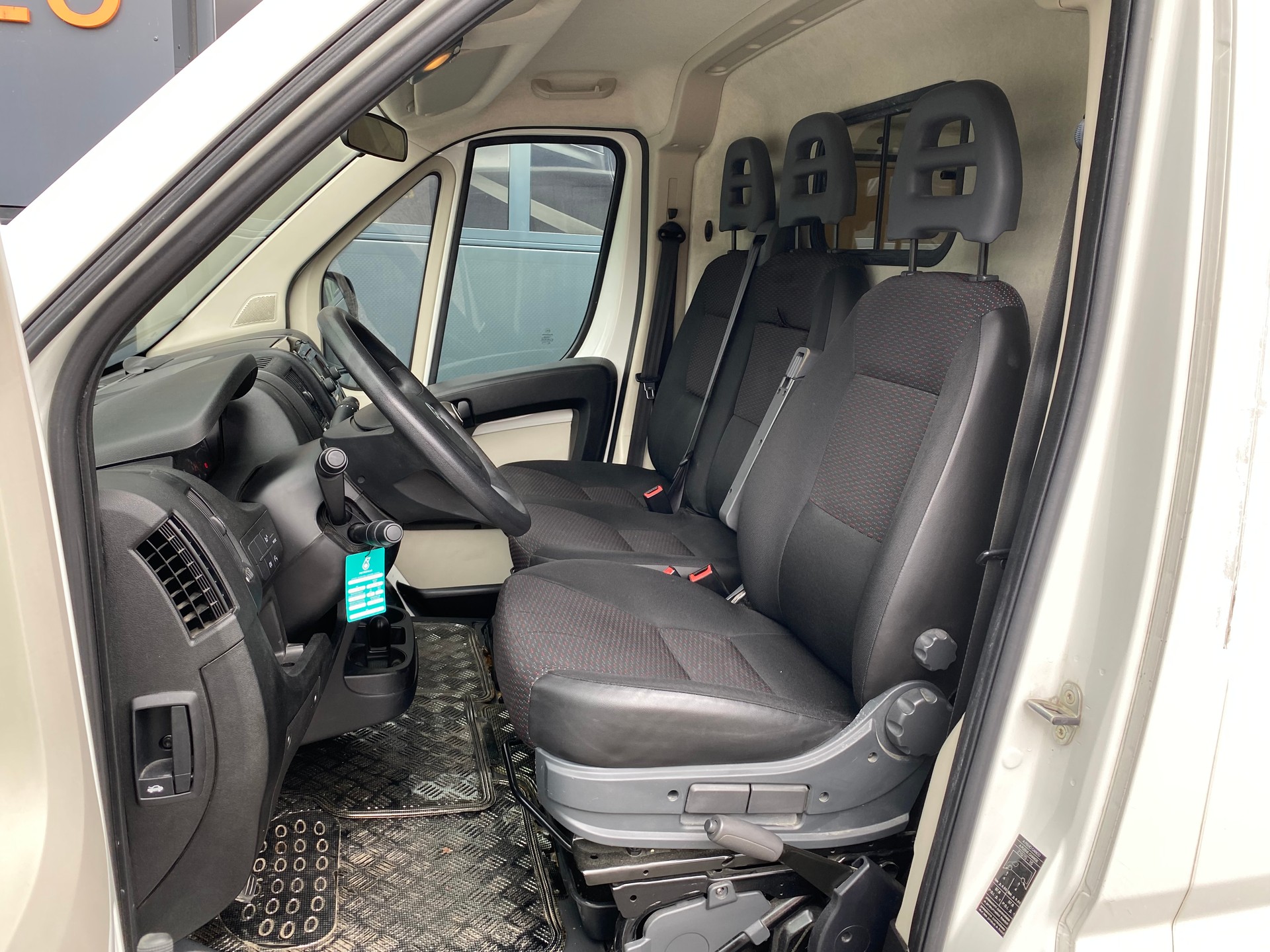 CITROEN Jumper 30 2.0 BlueHDi 130 Attraction L1H2-image-12