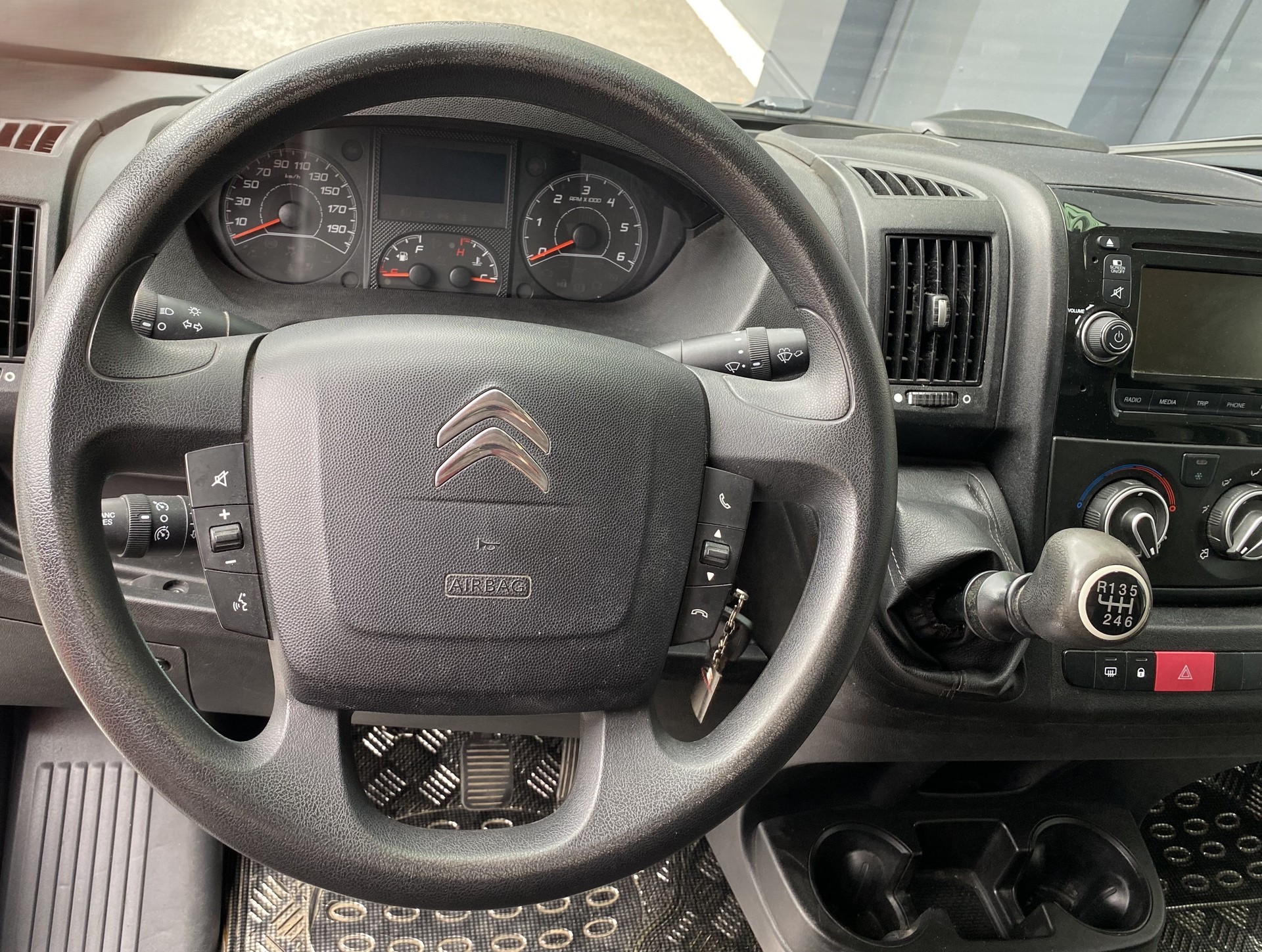 CITROEN Jumper 30 2.0 BlueHDi 130 Attraction L1H2-image-14