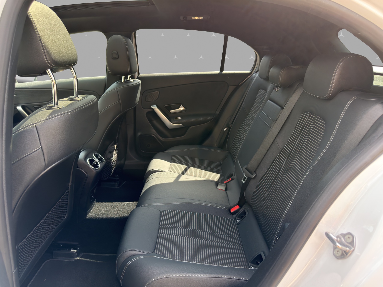 MERCEDES-BENZ A 250e Progressive 8G-DCT-image-13