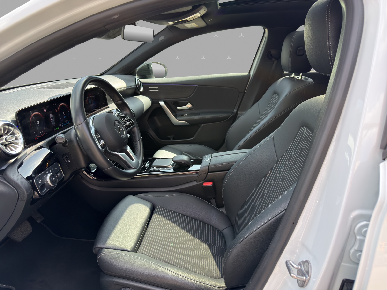MERCEDES-BENZ A 250e Progressive 8G-DCT-image-7