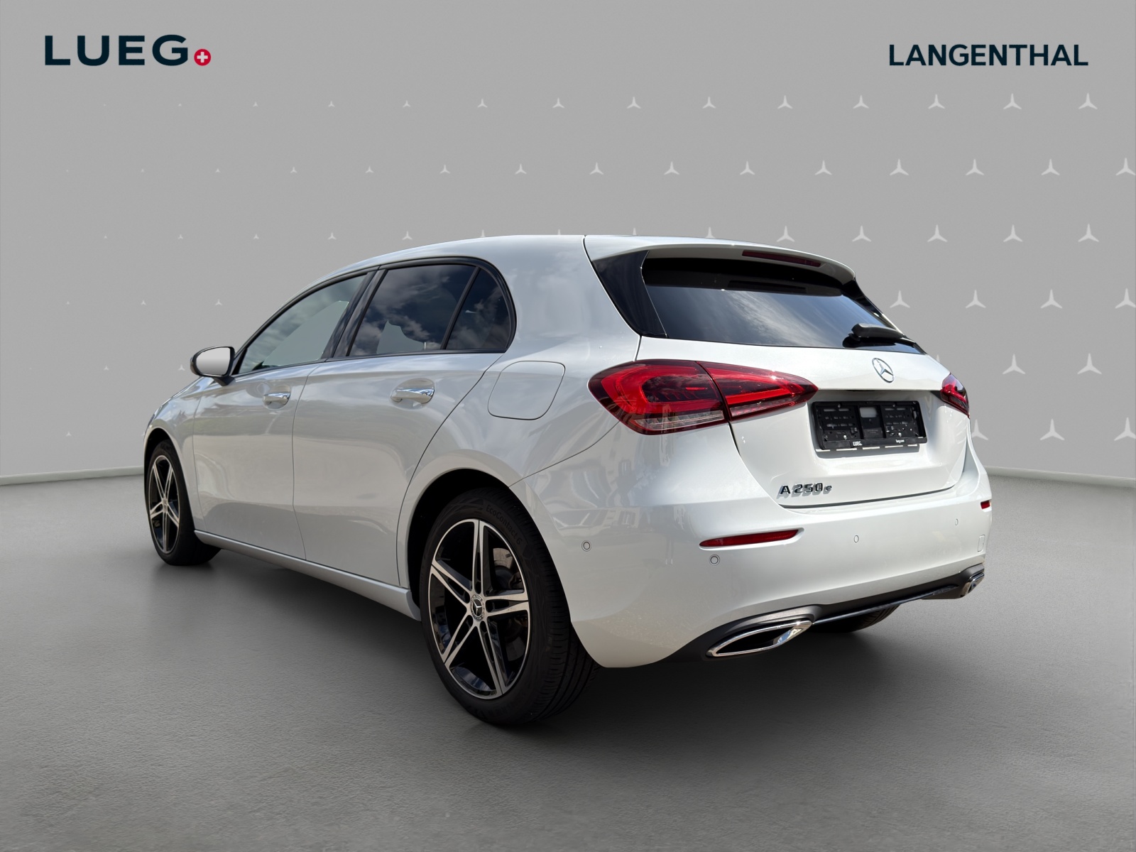 MERCEDES-BENZ A 250e Progressive 8G-DCT-image-2