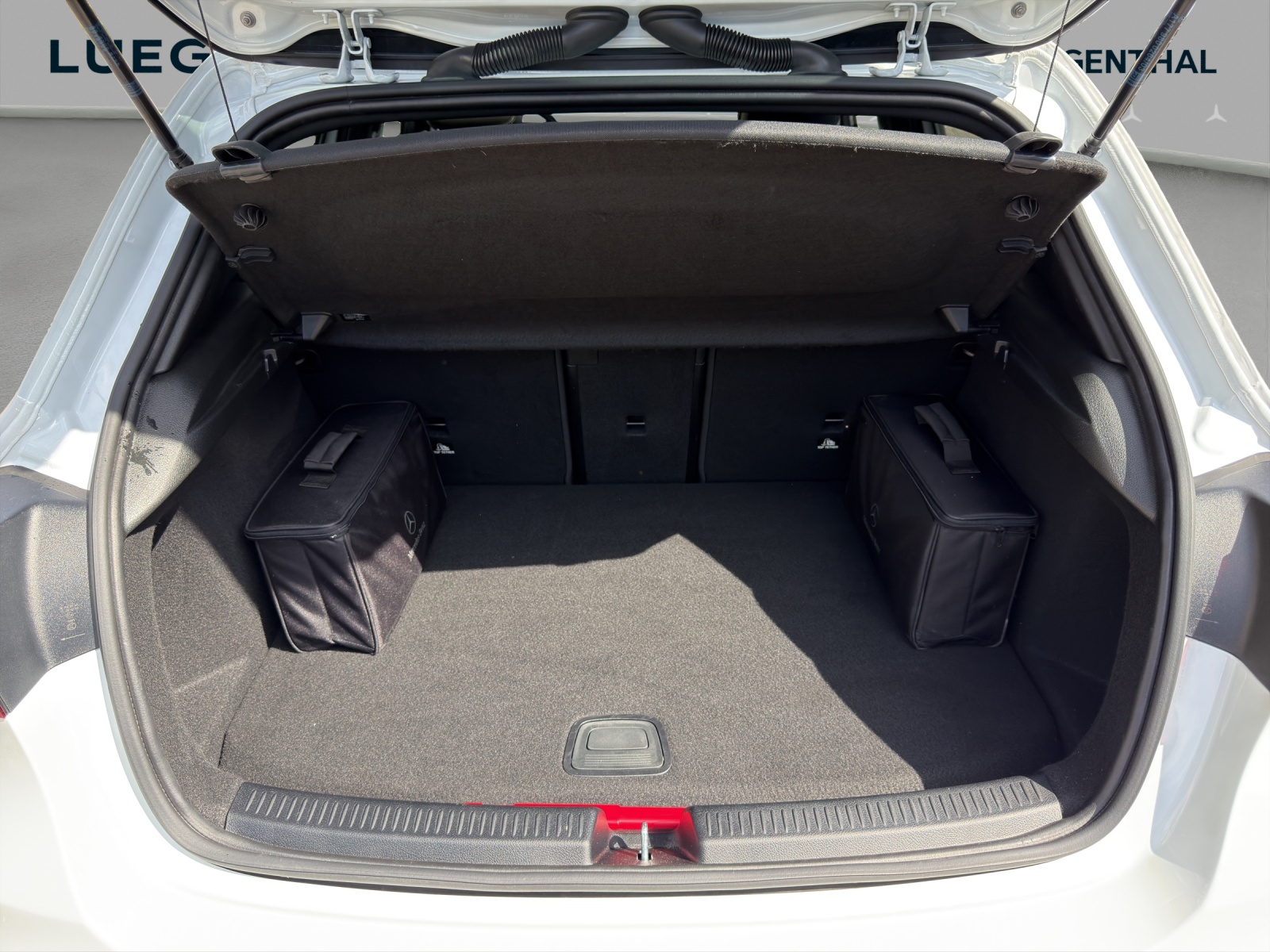 MERCEDES-BENZ A 250e Progressive 8G-DCT-image-14