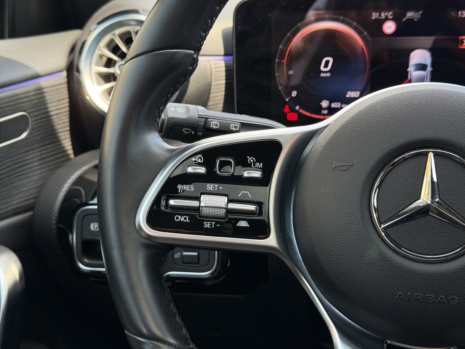 MERCEDES-BENZ A 250e Progressive 8G-DCT-image-15