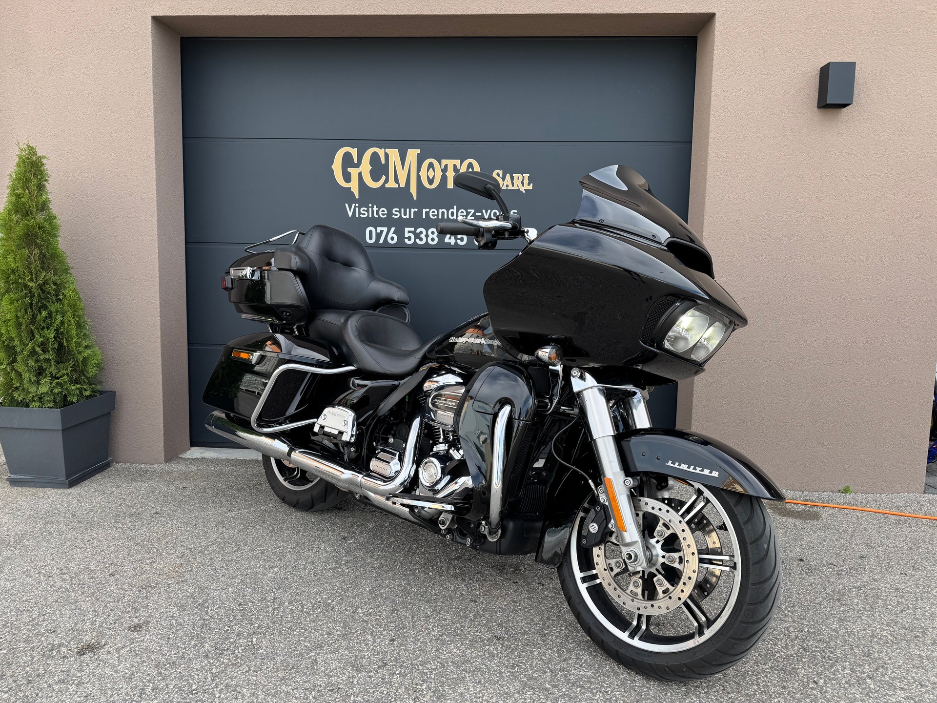 HARLEY-DAVIDSON FLTRK Road Glide Limited 114-showroom-element-1