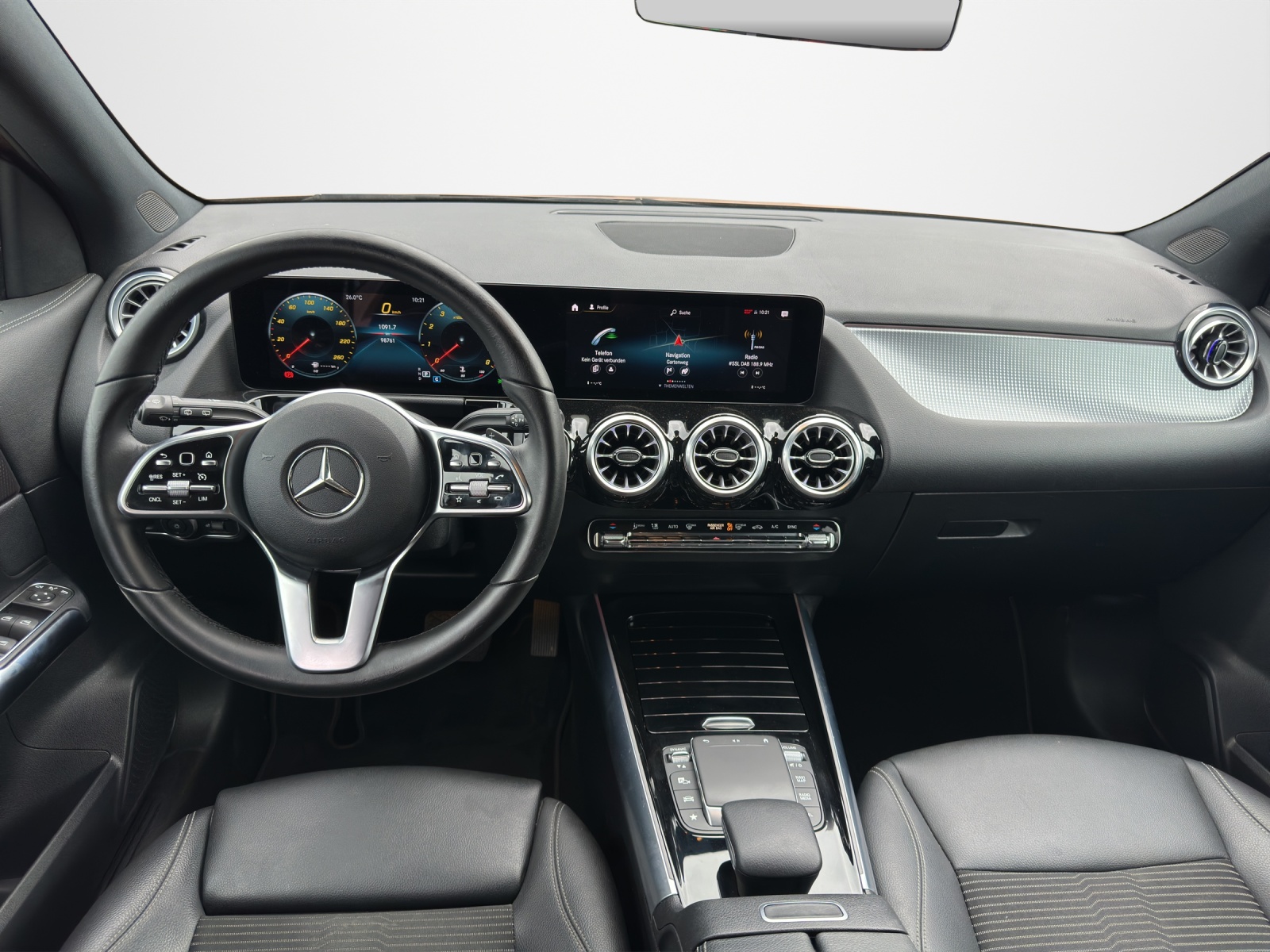 MERCEDES-BENZ GLA 200 Progressive 7G-DCT-image-9