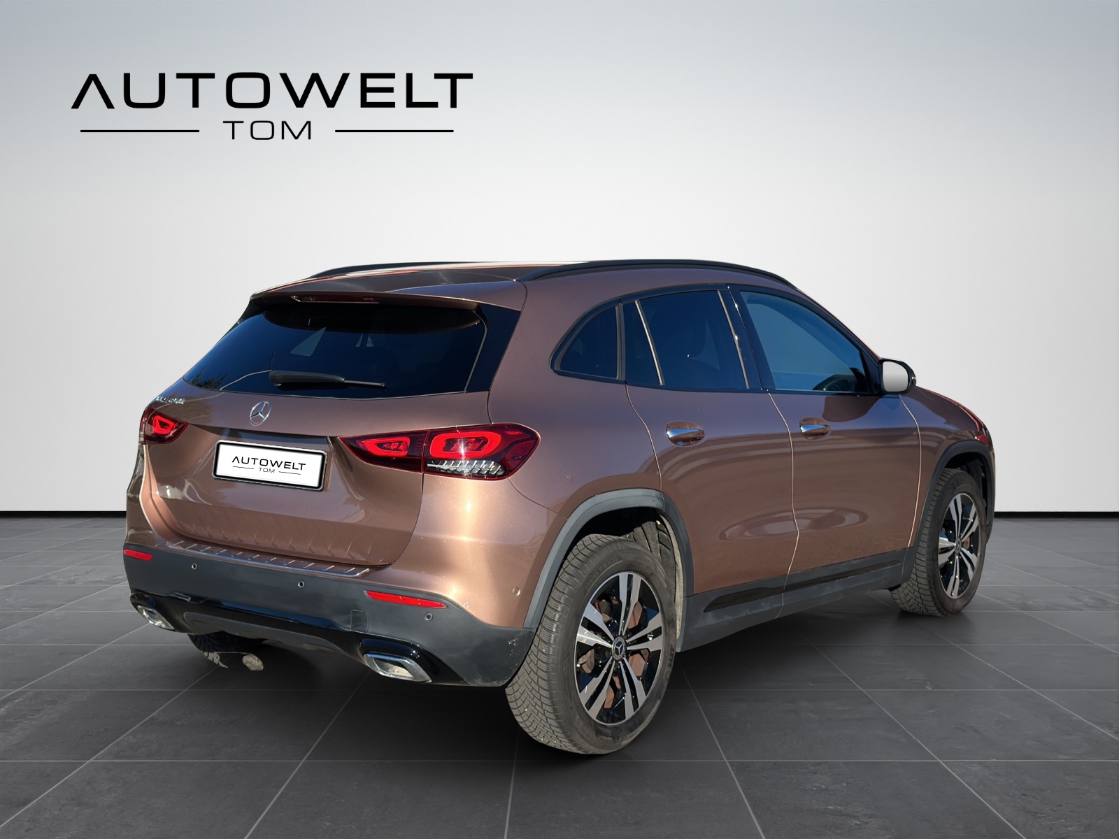MERCEDES-BENZ GLA 200 Progressive 7G-DCT-image-4