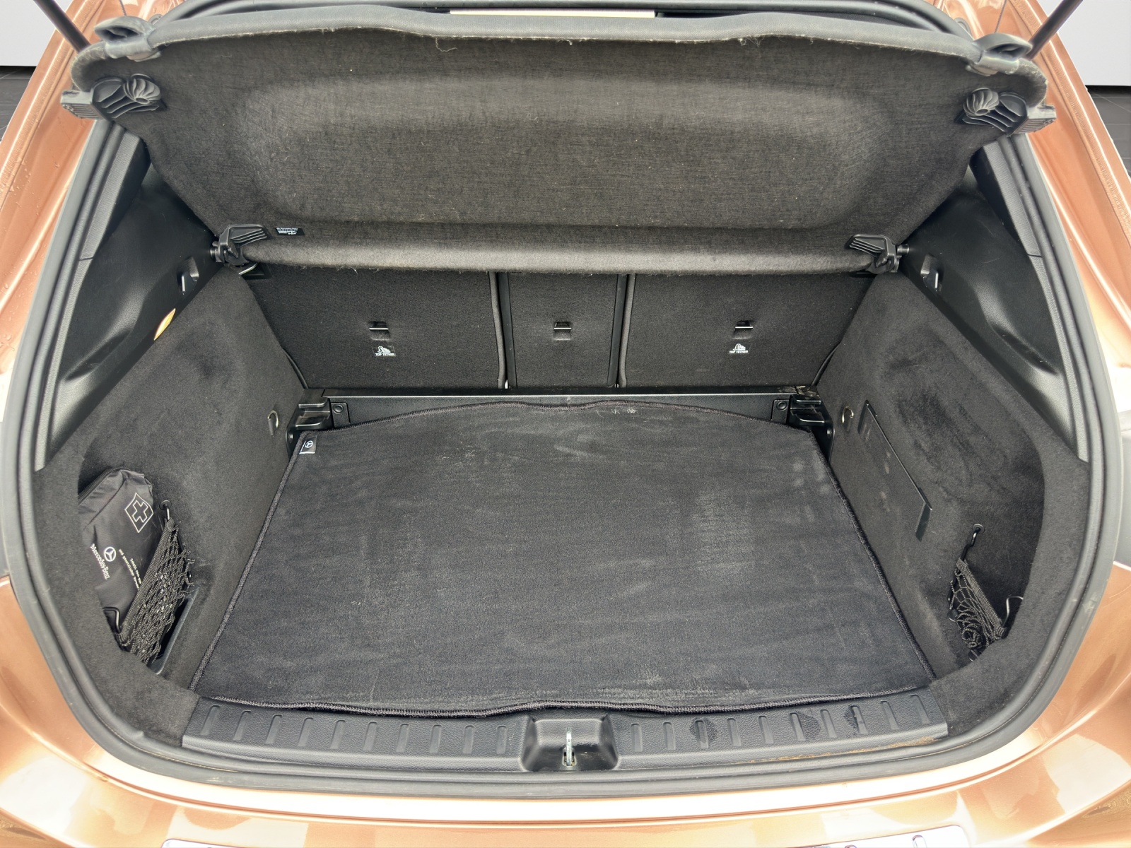 MERCEDES-BENZ GLA 200 Progressive 7G-DCT-image-14