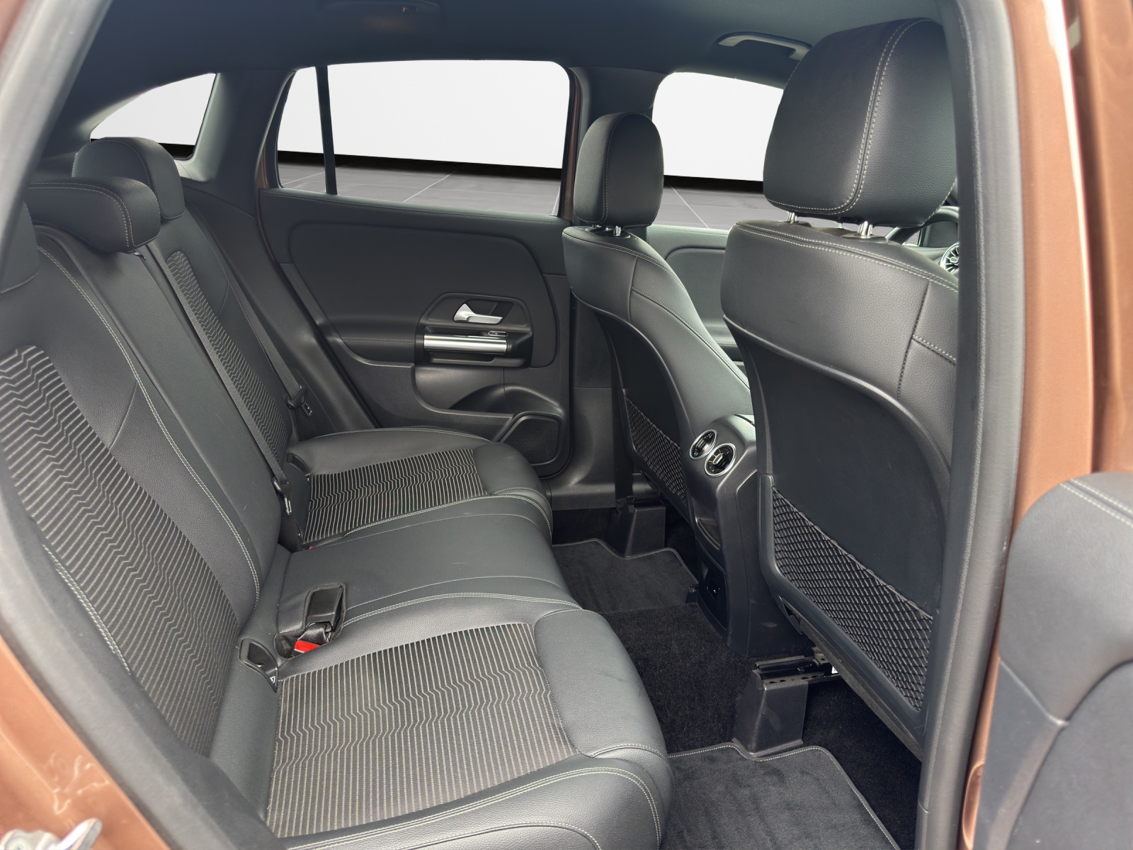 MERCEDES-BENZ GLA 200 Progressive 7G-DCT-image-13
