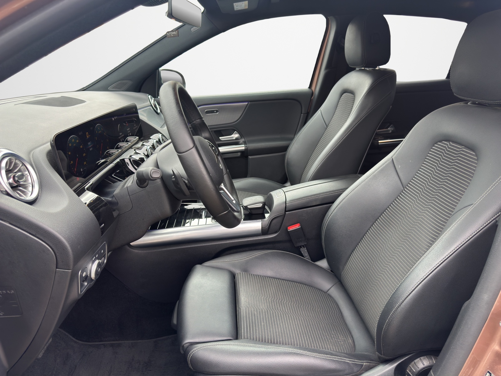 MERCEDES-BENZ GLA 200 Progressive 7G-DCT-image-8