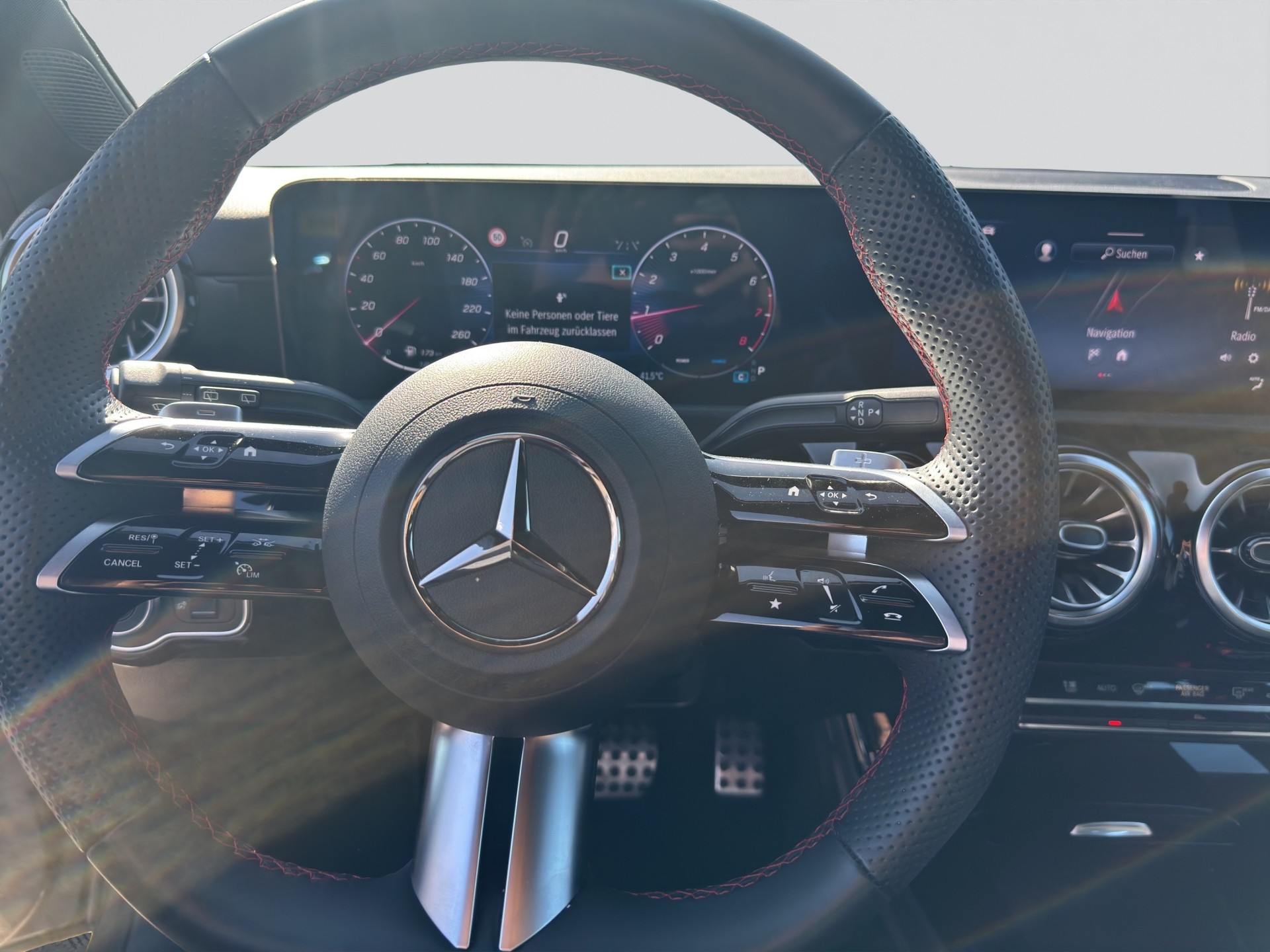 MERCEDES-BENZ A 180 AMG Line 7G-DCT-image-9