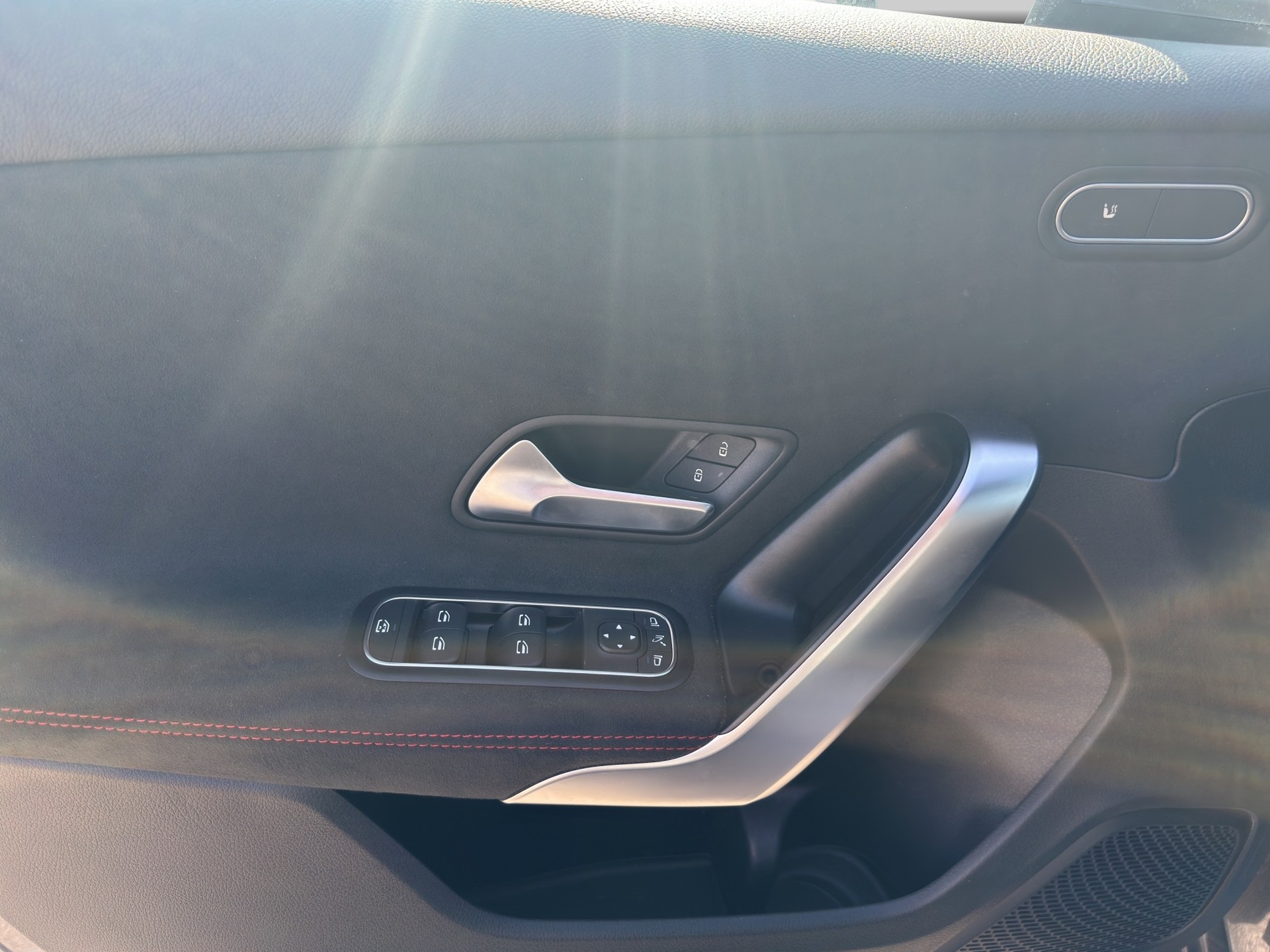 MERCEDES-BENZ A 180 AMG Line 7G-DCT-image-11