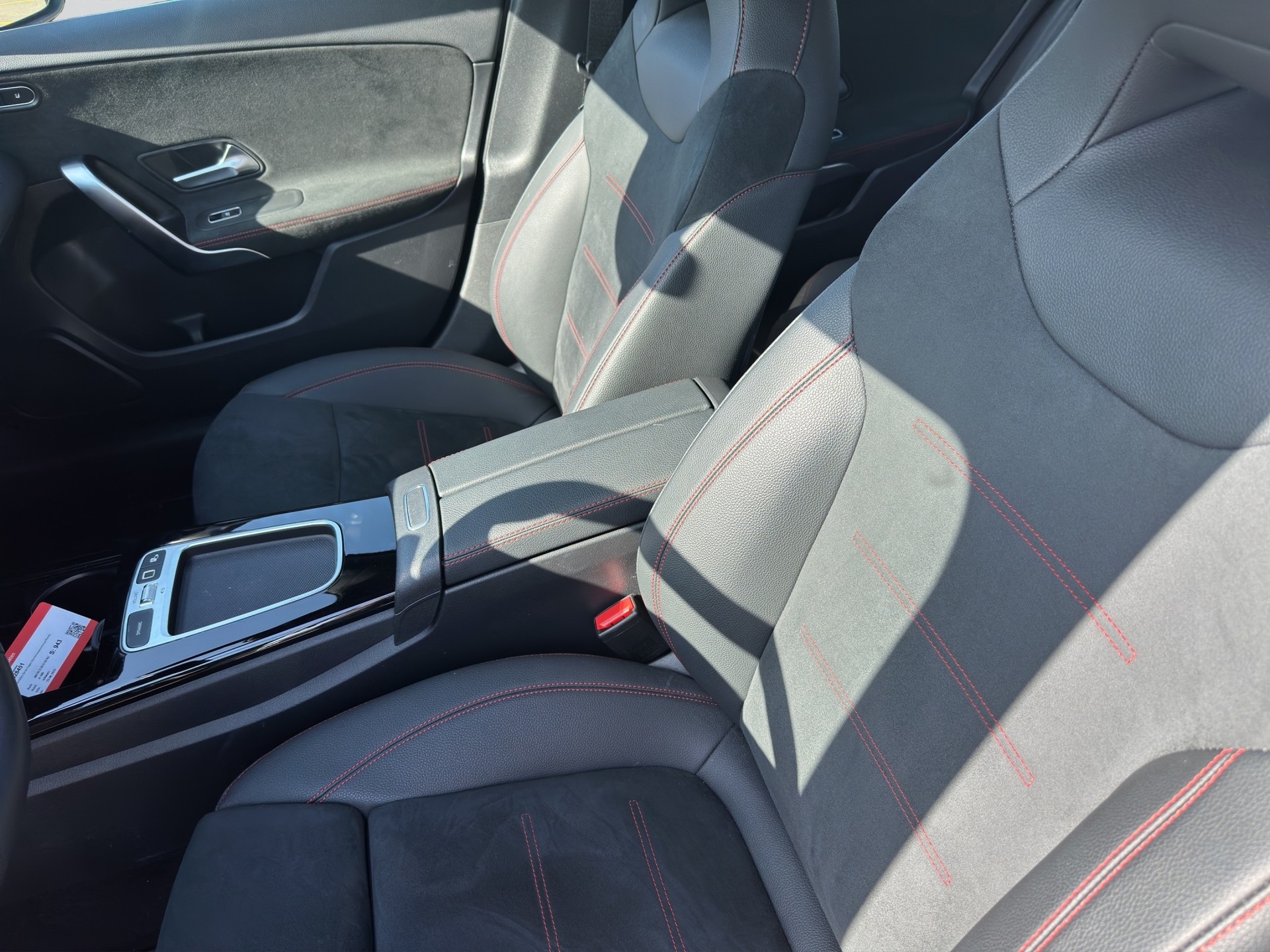 MERCEDES-BENZ A 180 AMG Line 7G-DCT-image-7