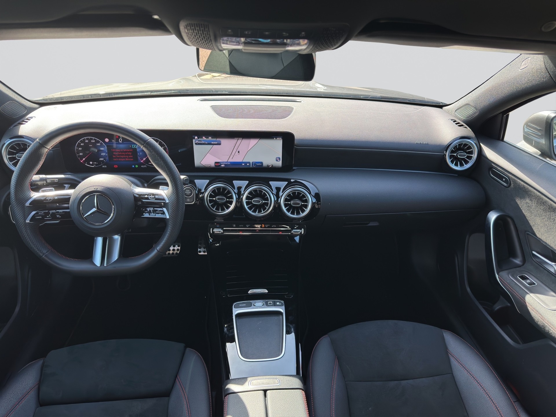 MERCEDES-BENZ A 180 AMG Line 7G-DCT-image-3